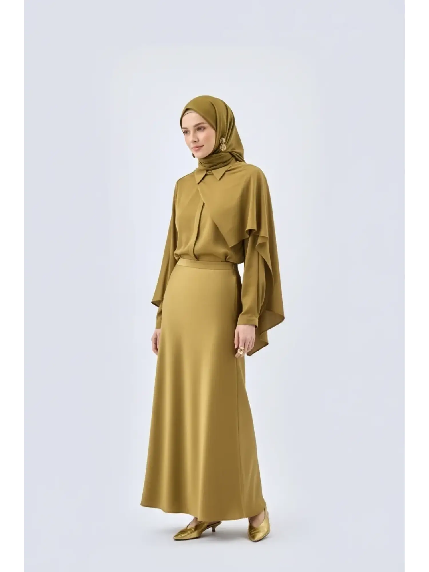 QooQ Store Şal Aksesuarlı Saten Gömlek Etek Takım 26SS218