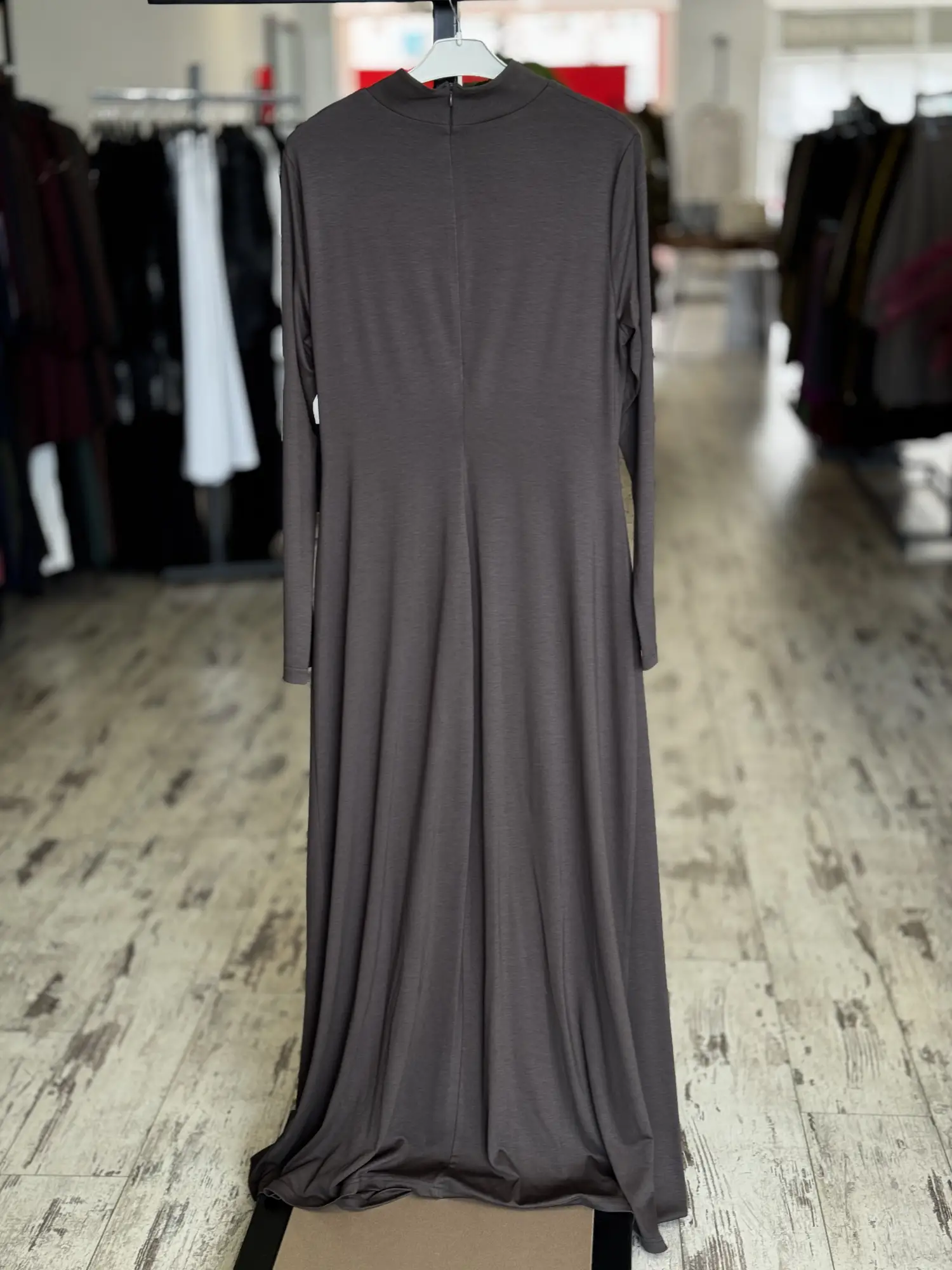 Almarwah Beli Broş ve Büzgü Detaylı Modal Penye Elbise 303920