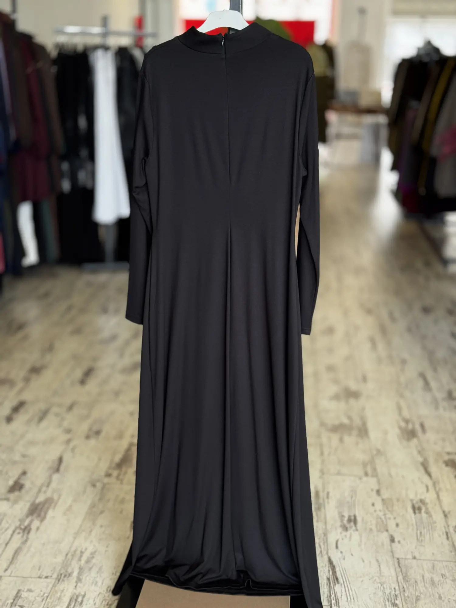 Almarwah Beli Broş ve Büzgü Detaylı Modal Penye Elbise 303920