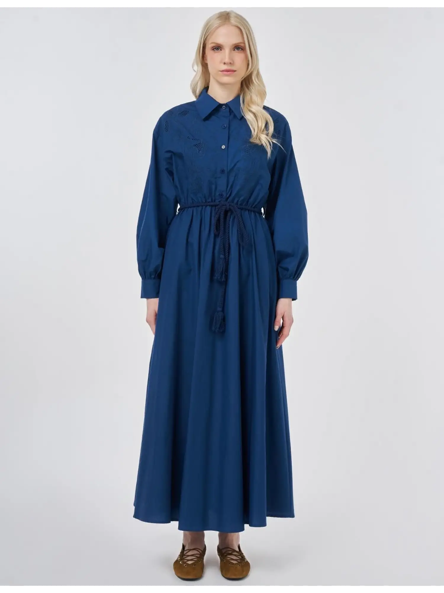 Kayra Nakış Detaylı Beli Büzgülü Poplin Elbise KA23049