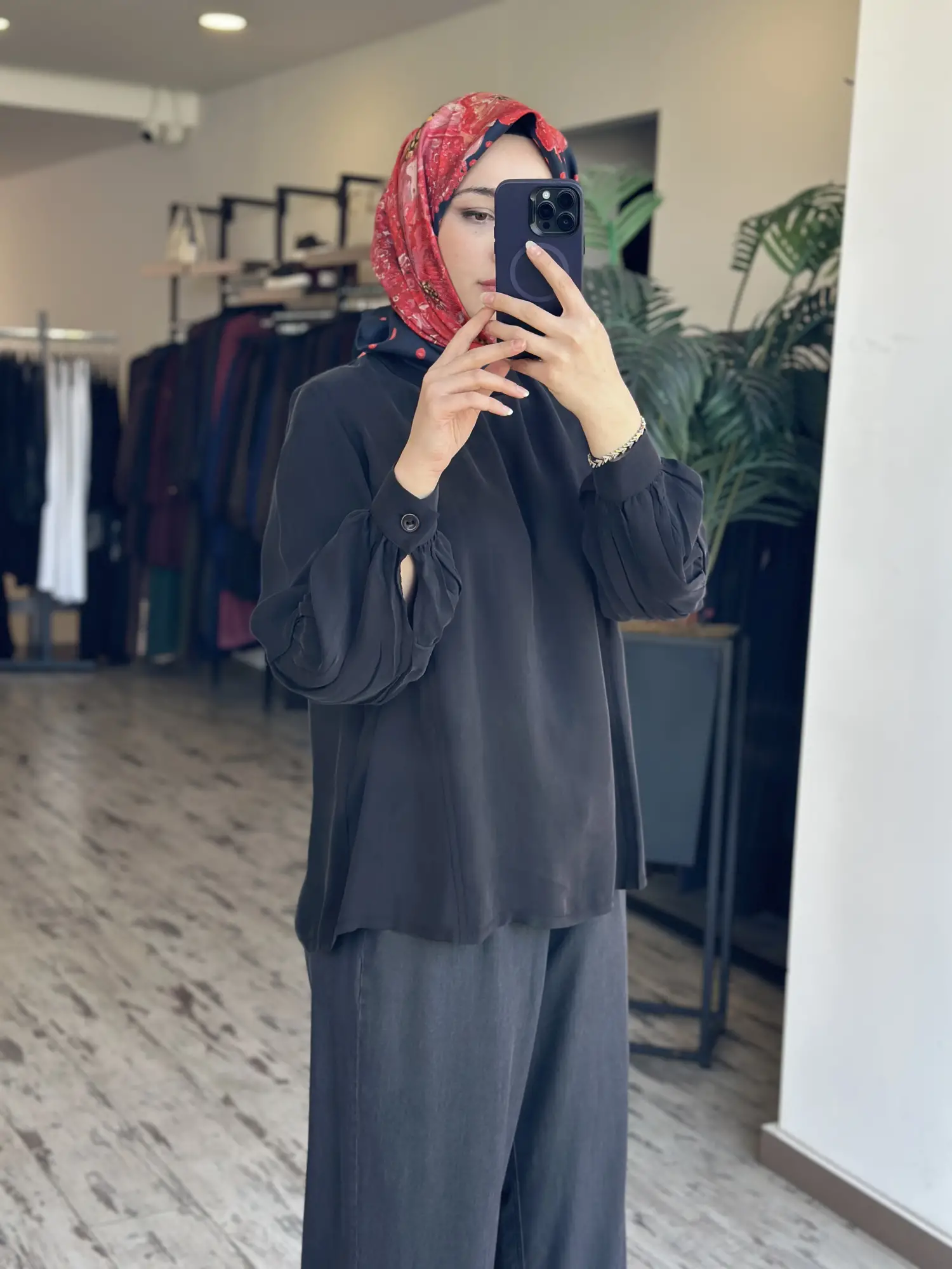 Misswhence Kolları Biyeli Manşet Detaylı Cupra İpek Bluz 39023