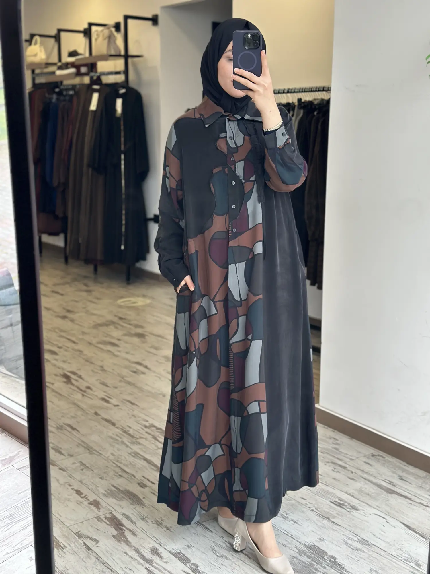 Misswhence Geometrik Desenli Yakası Düğmeli Cupra İpek Büyük Beden Elbise V2576