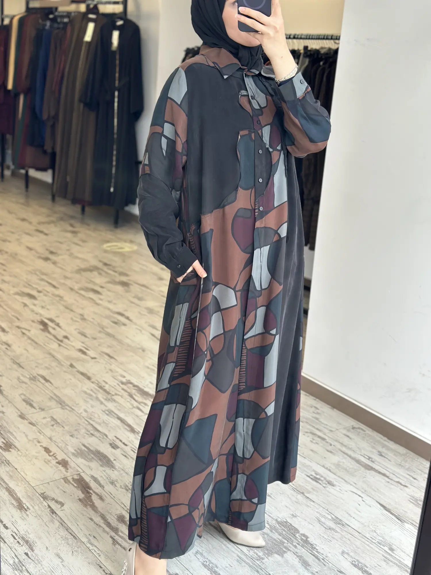 Misswhence Geometrik Desenli Yakası Düğmeli Cupra İpek Büyük Beden Elbise V2576