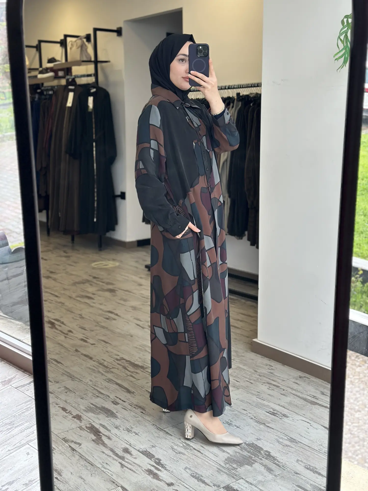 Misswhence Geometrik Desenli Yakası Düğmeli Cupra İpek Büyük Beden Elbise V2576