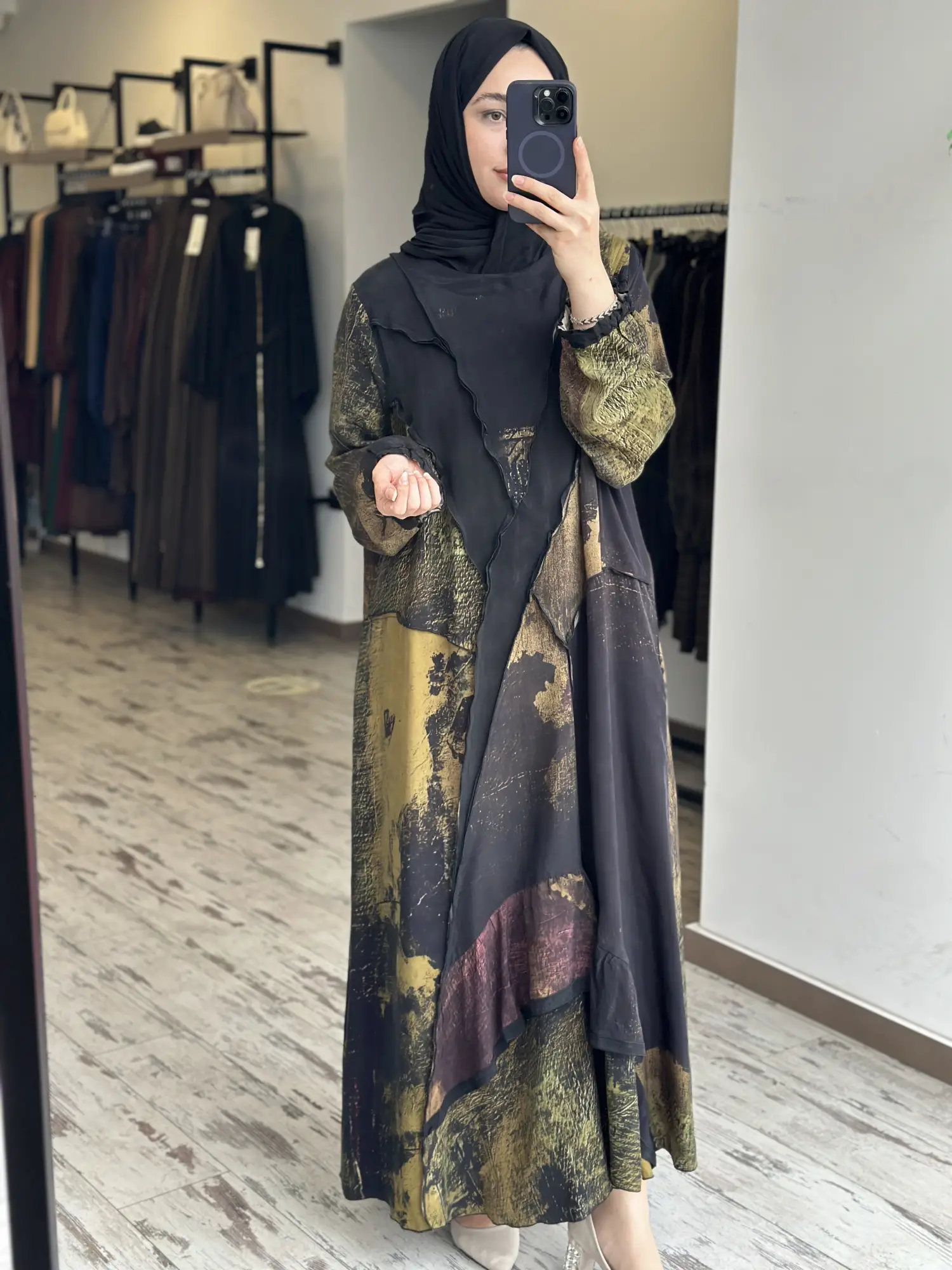 Misswhence Dikiş ve Parça Detaylı Desenli Büyük Beden Cupra İpek ElbiseV3350