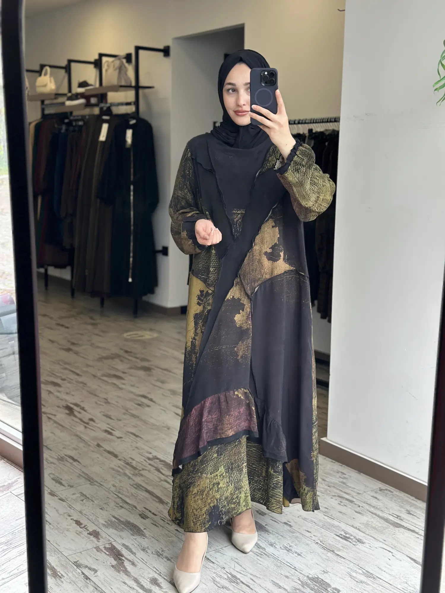 Misswhence Dikiş ve Parça Detaylı Desenli Büyük Beden Cupra İpek ElbiseV3350