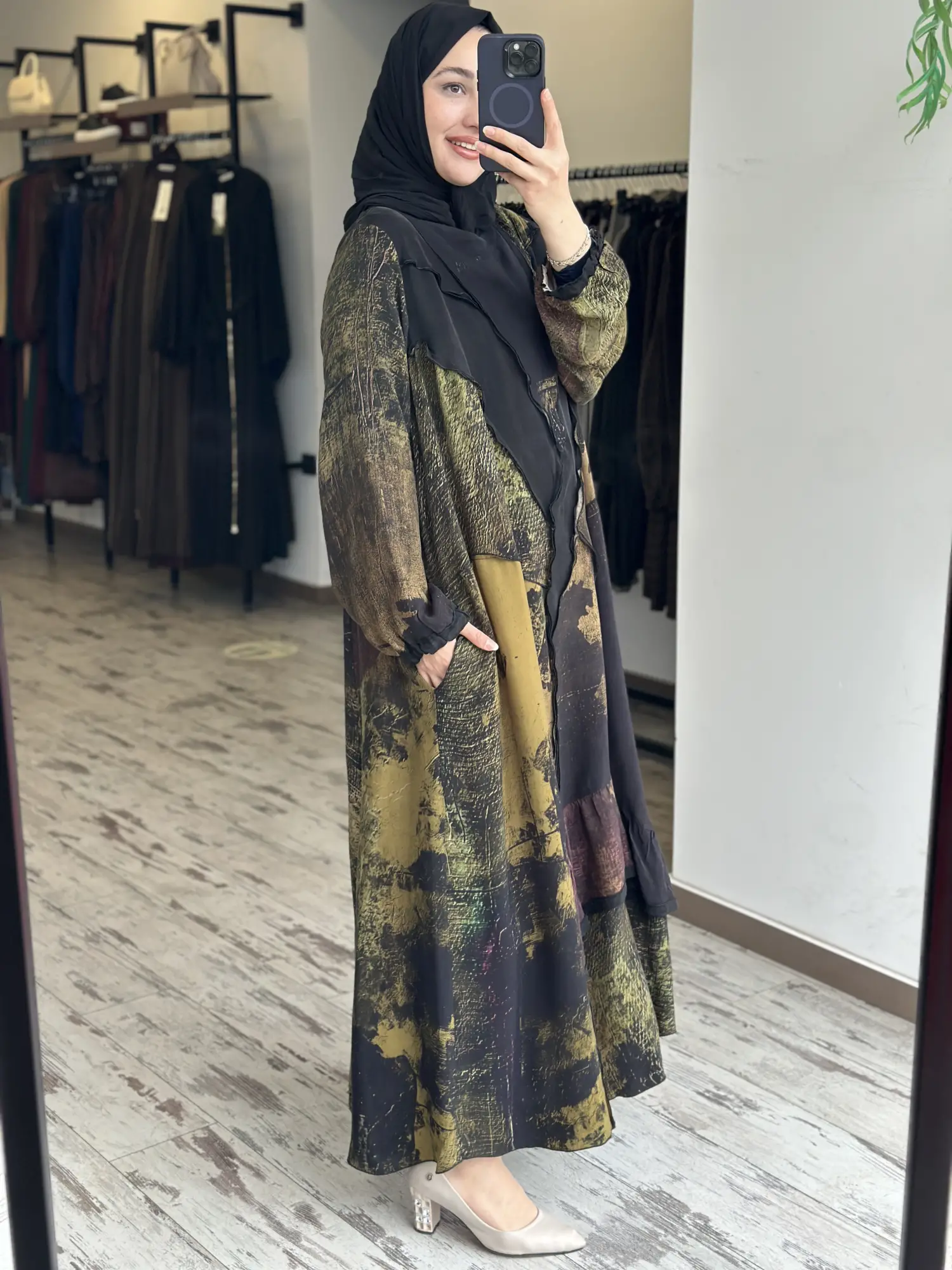 Misswhence Dikiş ve Parça Detaylı Desenli Büyük Beden Cupra İpek ElbiseV3350