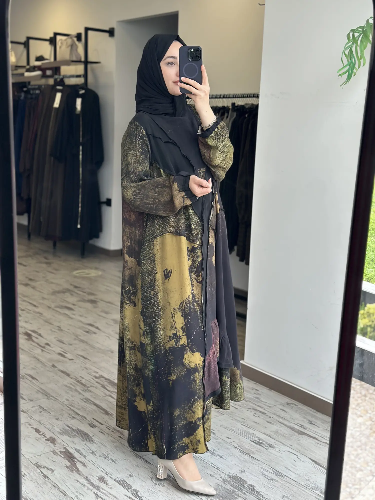 Misswhence Dikiş ve Parça Detaylı Desenli Büyük Beden Cupra İpek ElbiseV3350