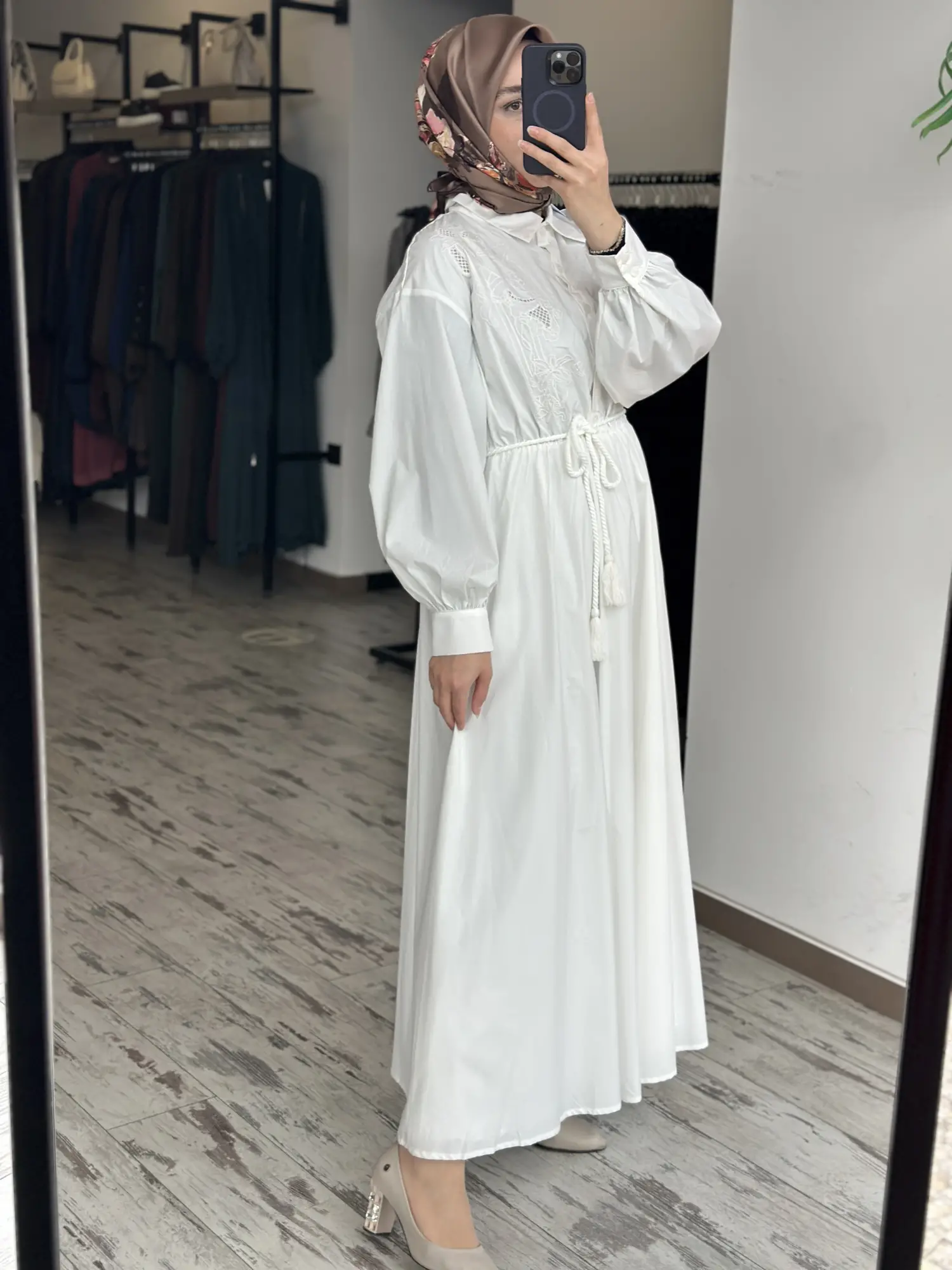 Kayra Nakış Detaylı Beli Büzgülü Poplin Elbise KA23049