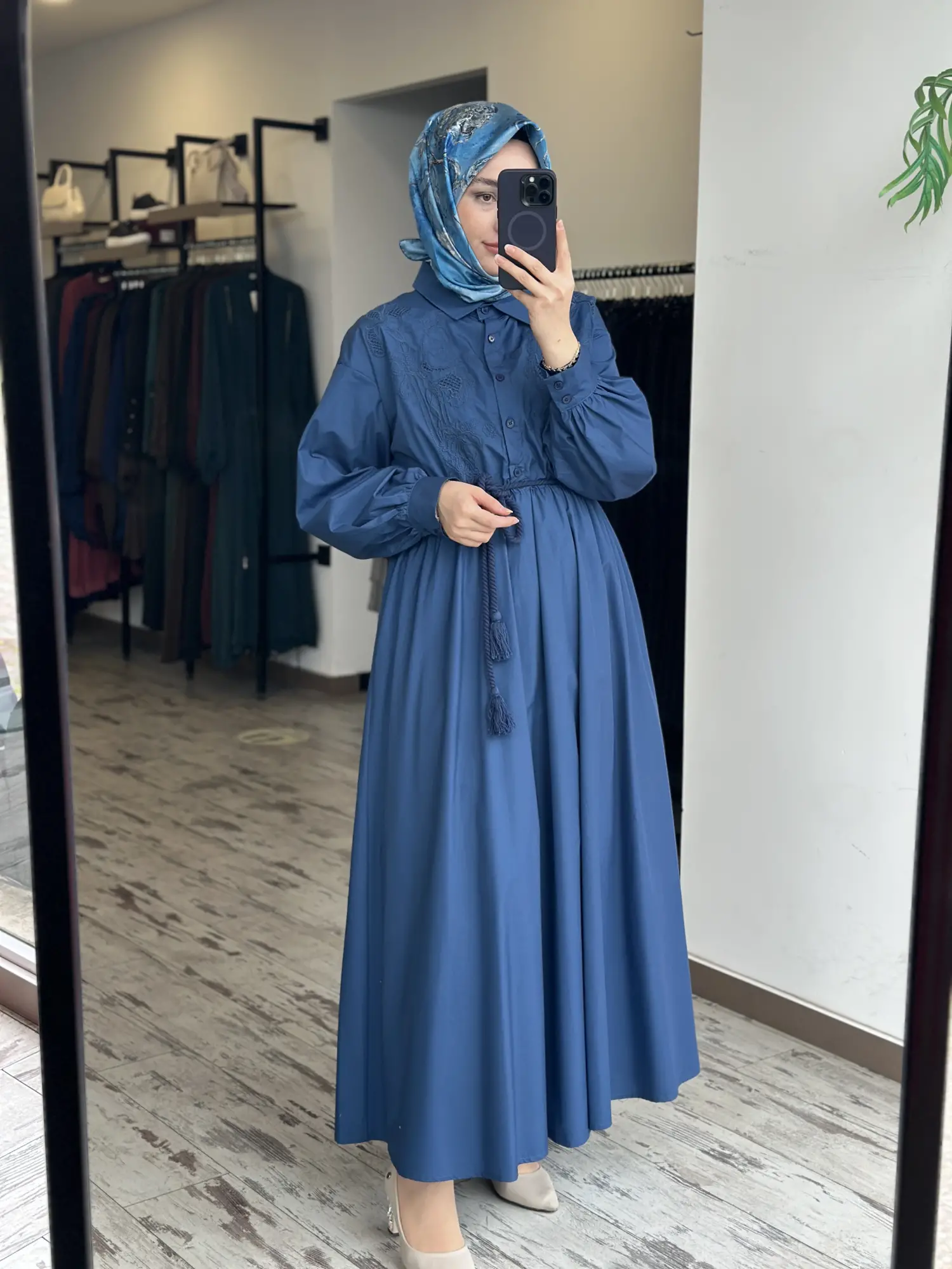 Kayra Nakış Detaylı Beli Büzgülü Poplin Elbise KA23049