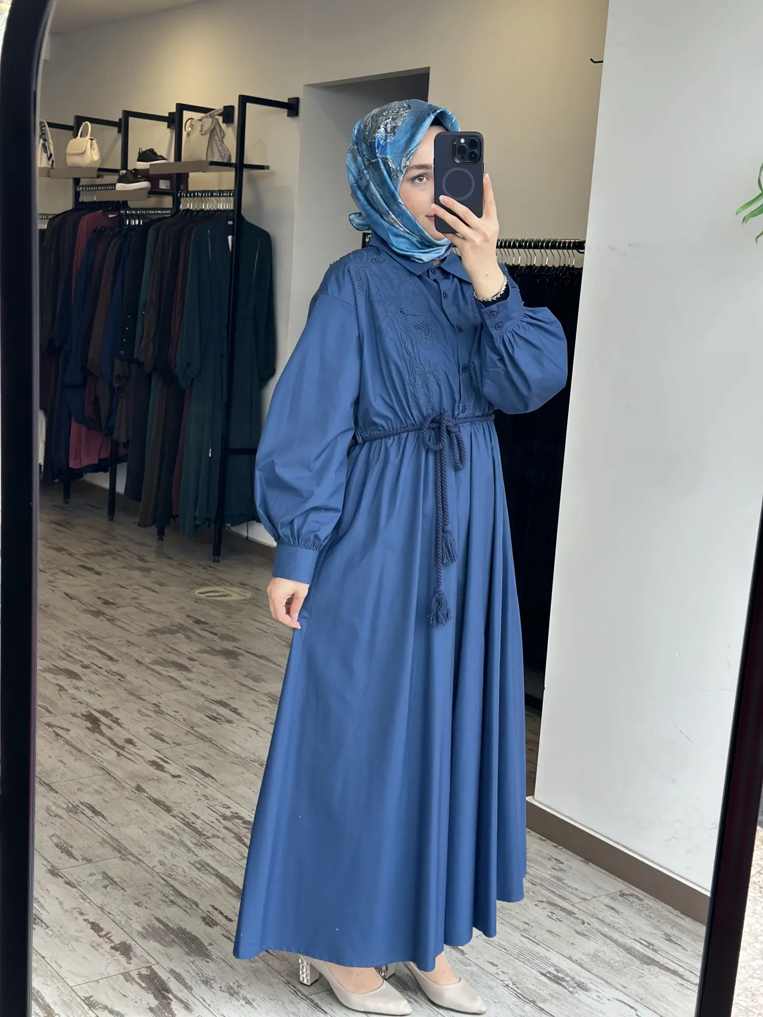Kayra Nakış Detaylı Beli Büzgülü Poplin Elbise KA23049