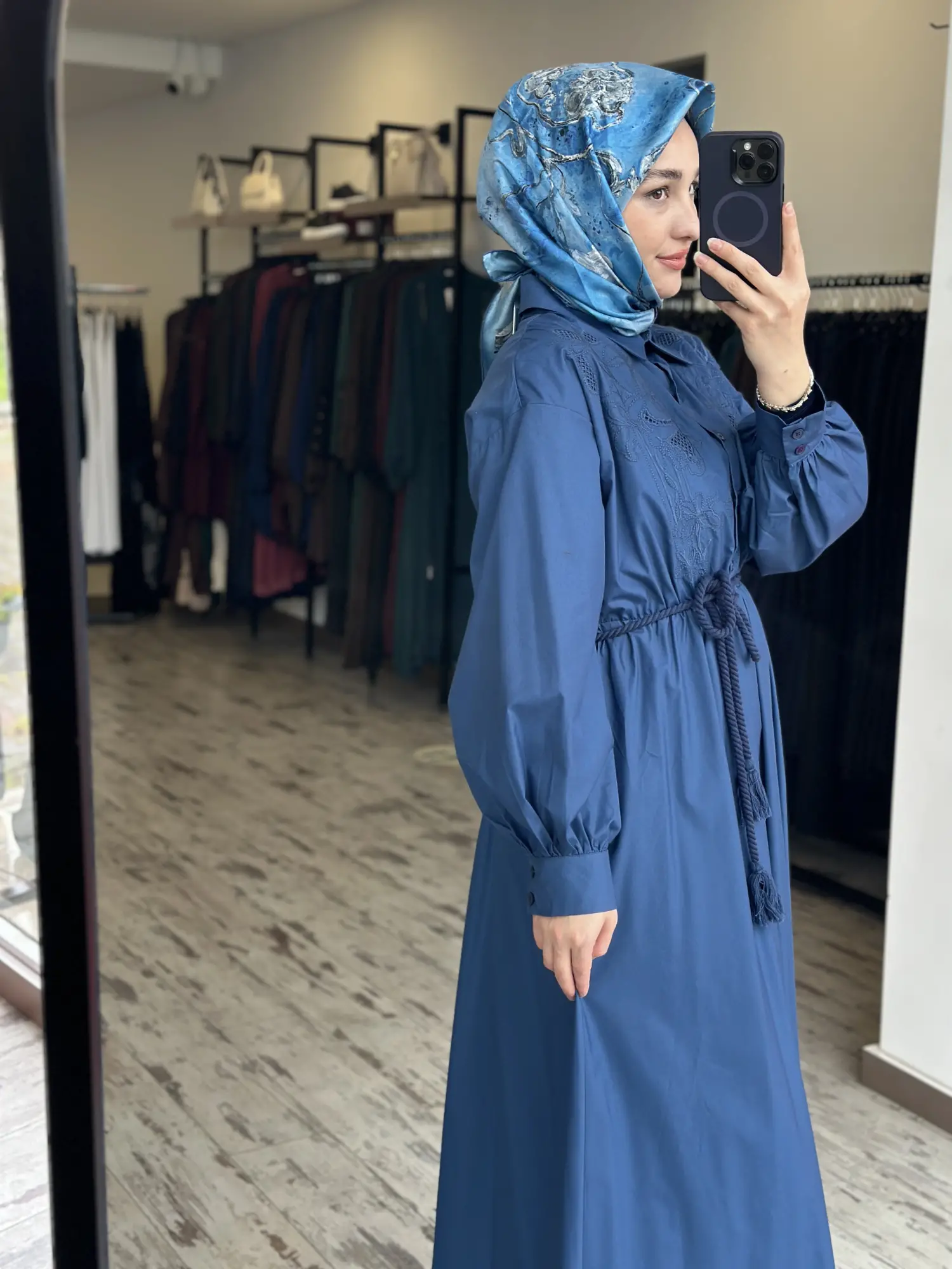 Kayra Nakış Detaylı Beli Büzgülü Poplin Elbise KA23049