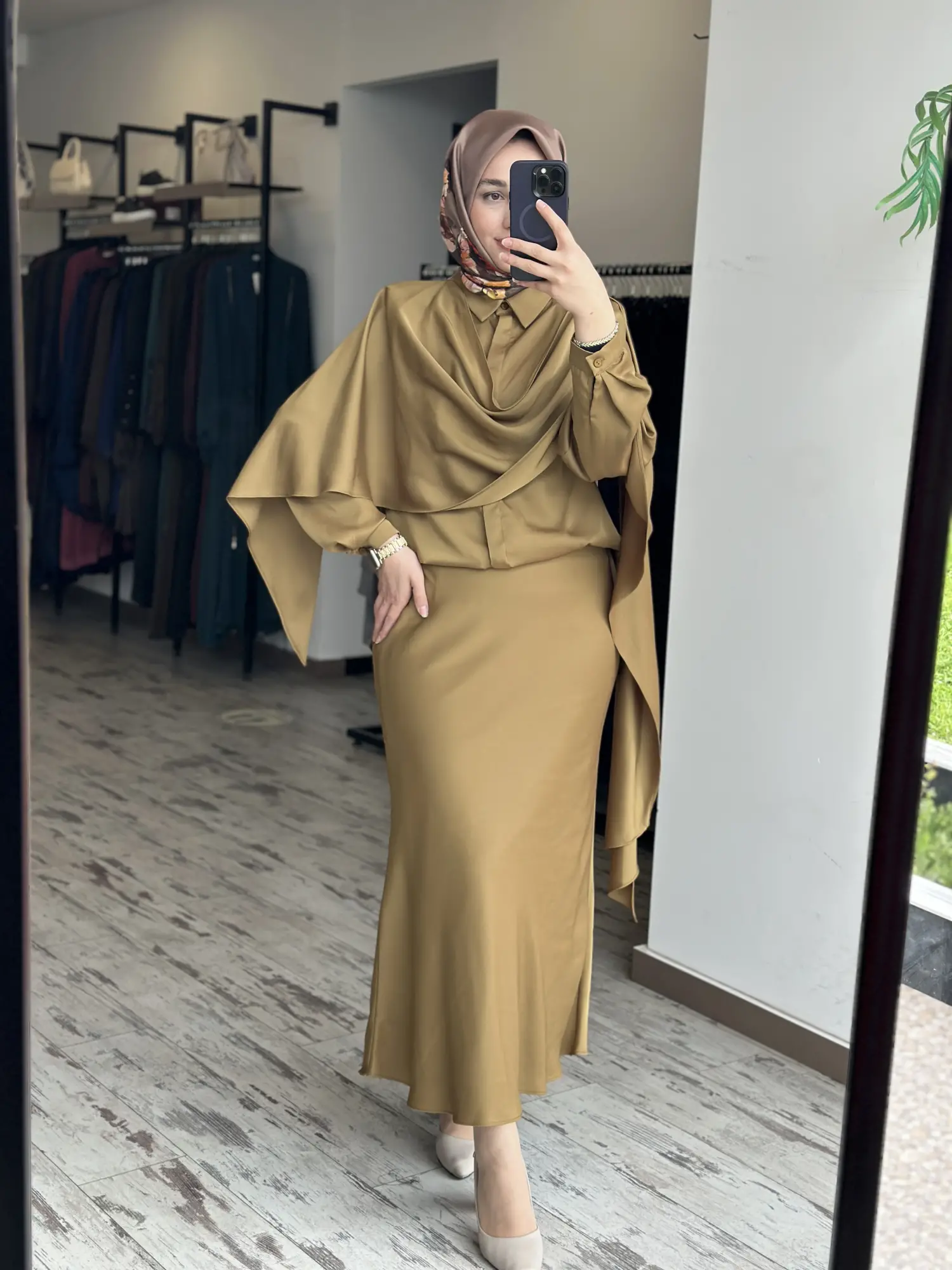 QooQ Store Şal Aksesuarlı Saten Gömlek Etek Takım 26SS218