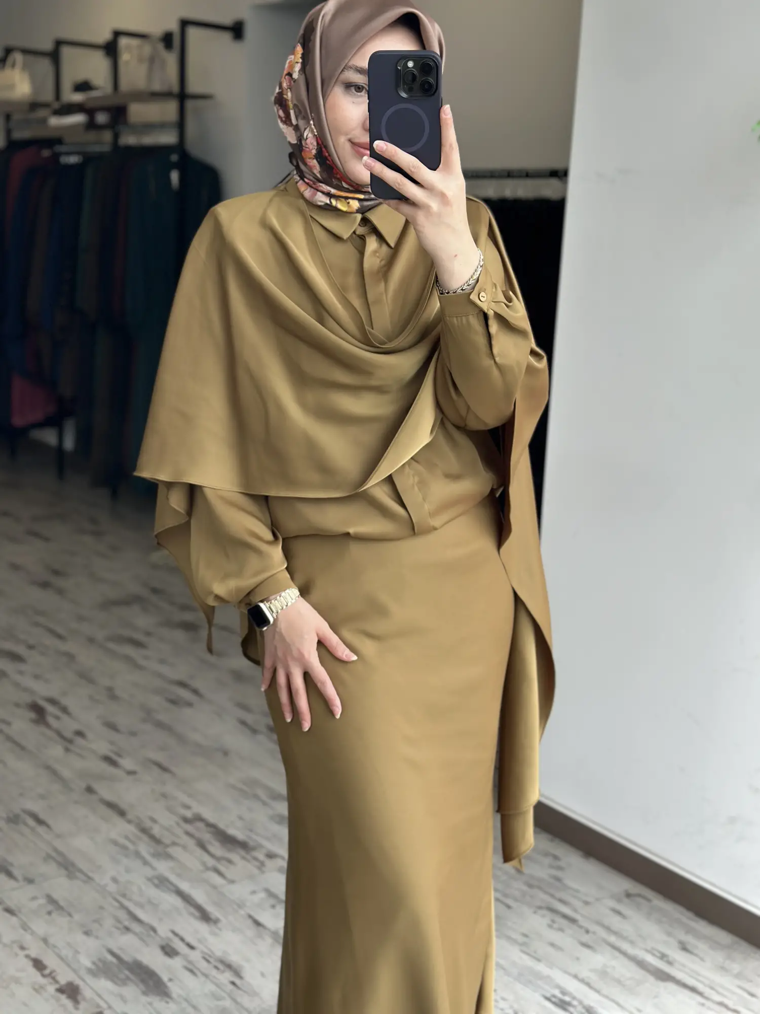 QooQ Store Şal Aksesuarlı Saten Gömlek Etek Takım 26SS218