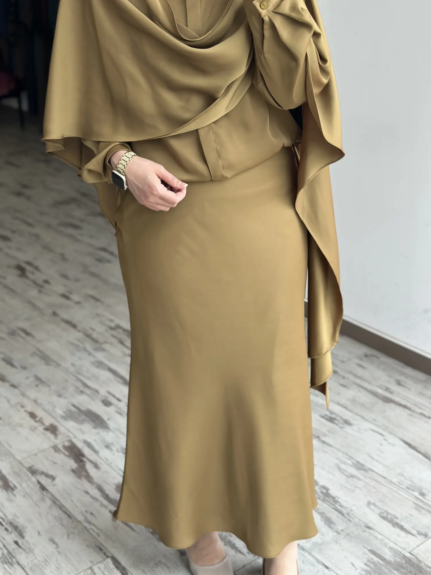 QooQ Store Şal Aksesuarlı Saten Gömlek Etek Takım 26SS218