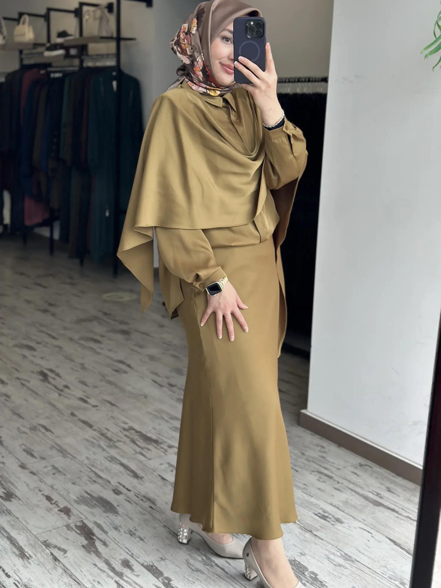 QooQ Store Şal Aksesuarlı Saten Gömlek Etek Takım 26SS218