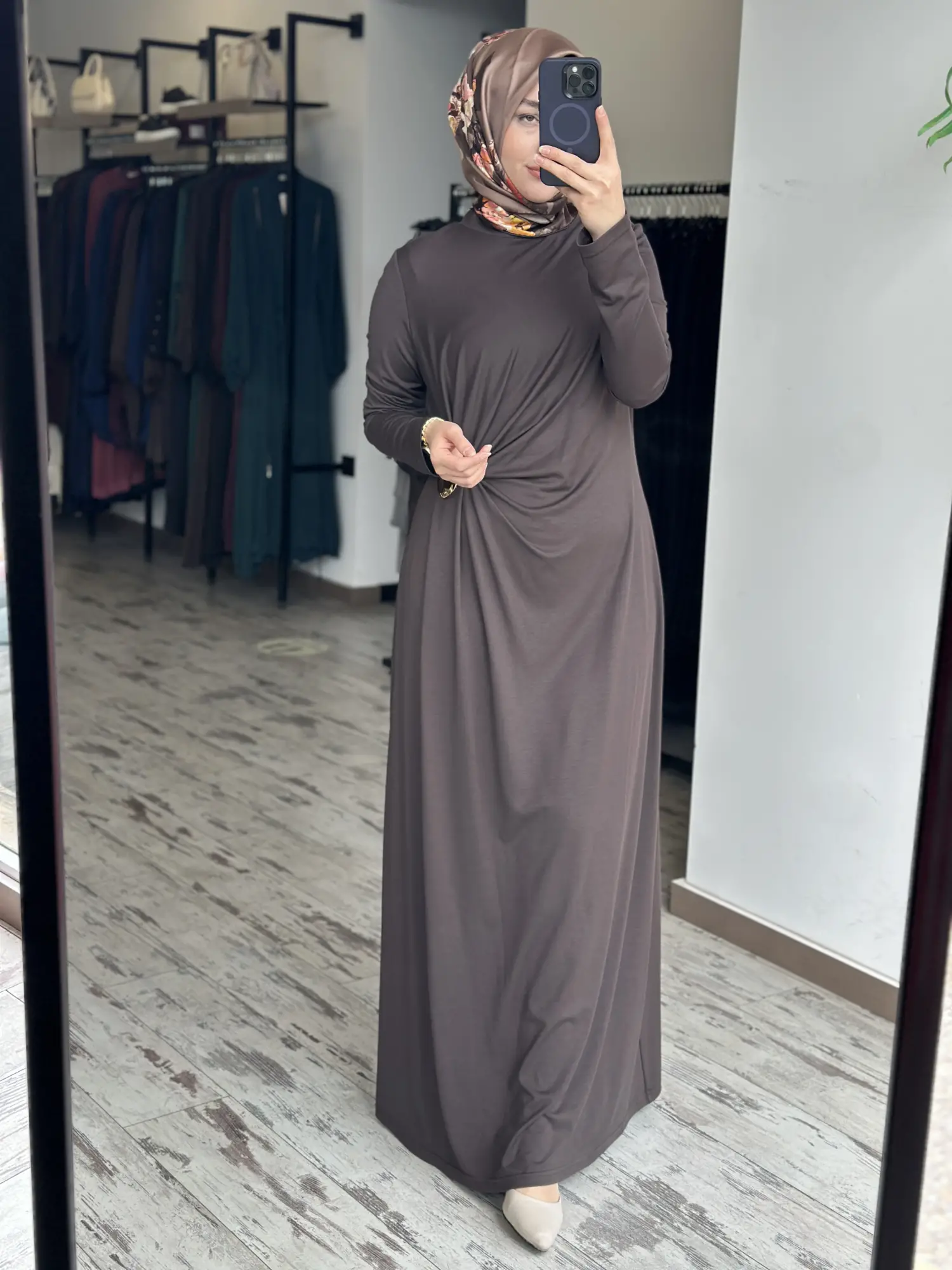 Almarwah Beli Broş ve Büzgü Detaylı Modal Penye Elbise 303920