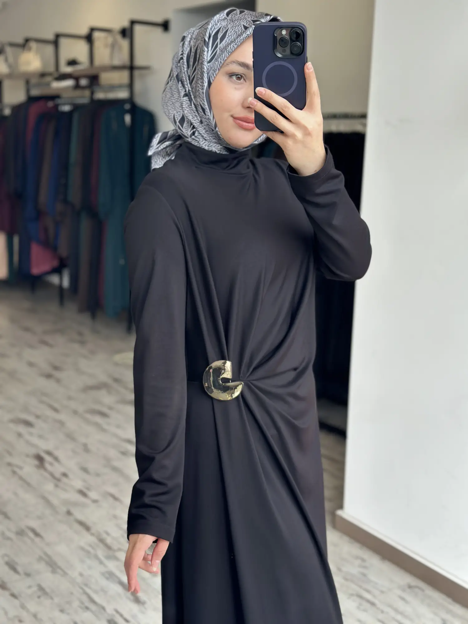 Almarwah Beli Broş ve Büzgü Detaylı Modal Penye Elbise 303920