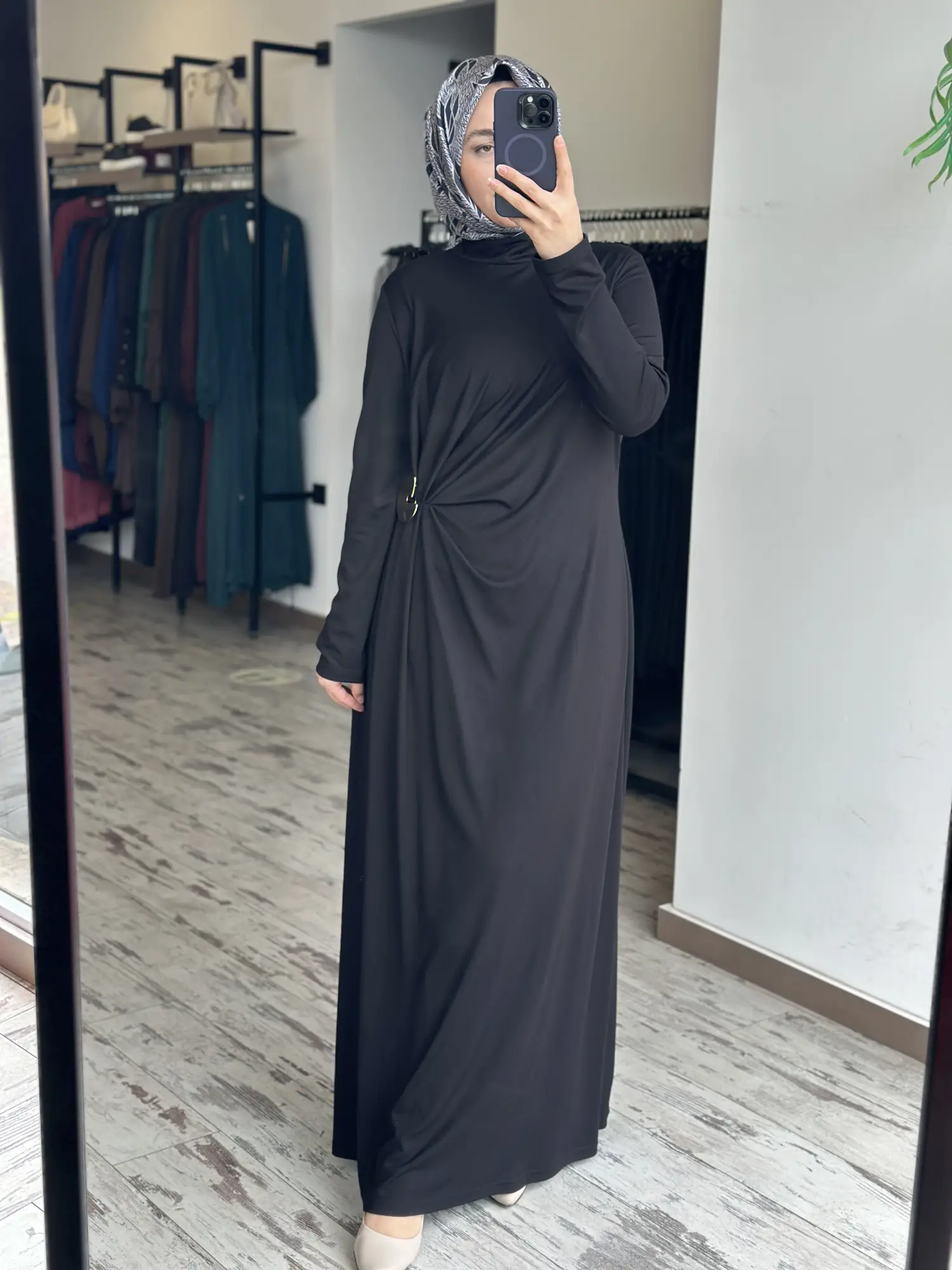 Almarwah Beli Broş ve Büzgü Detaylı Modal Penye Elbise 303920