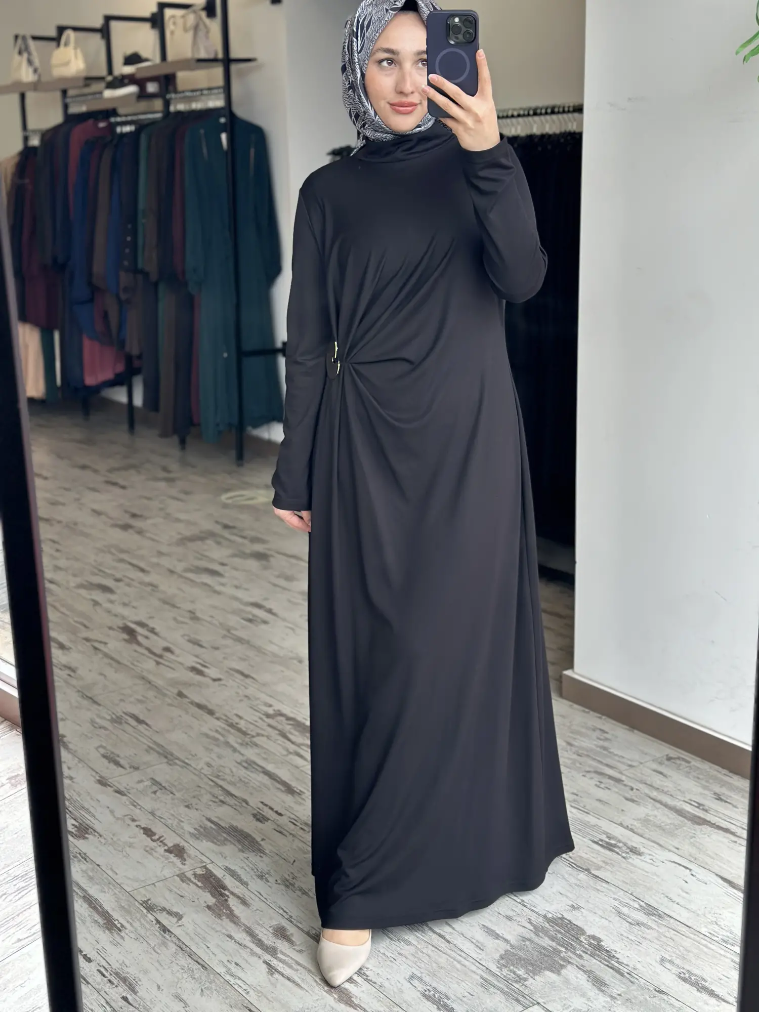 Almarwah Beli Broş ve Büzgü Detaylı Modal Penye Elbise 303920