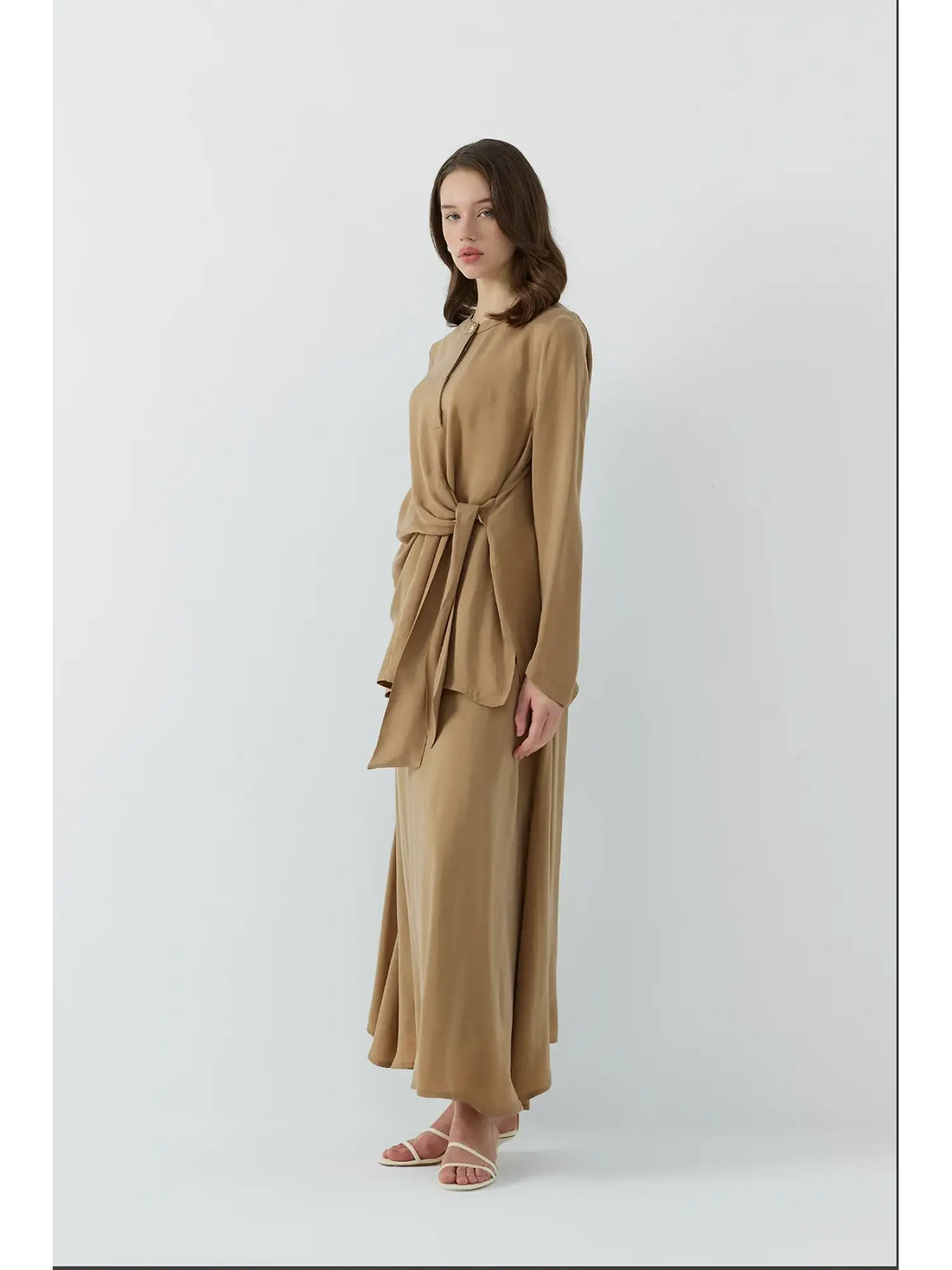 Clande Beli Bağlama Detaylı Patlı Cupra İpek Tunik Pantolon Takım