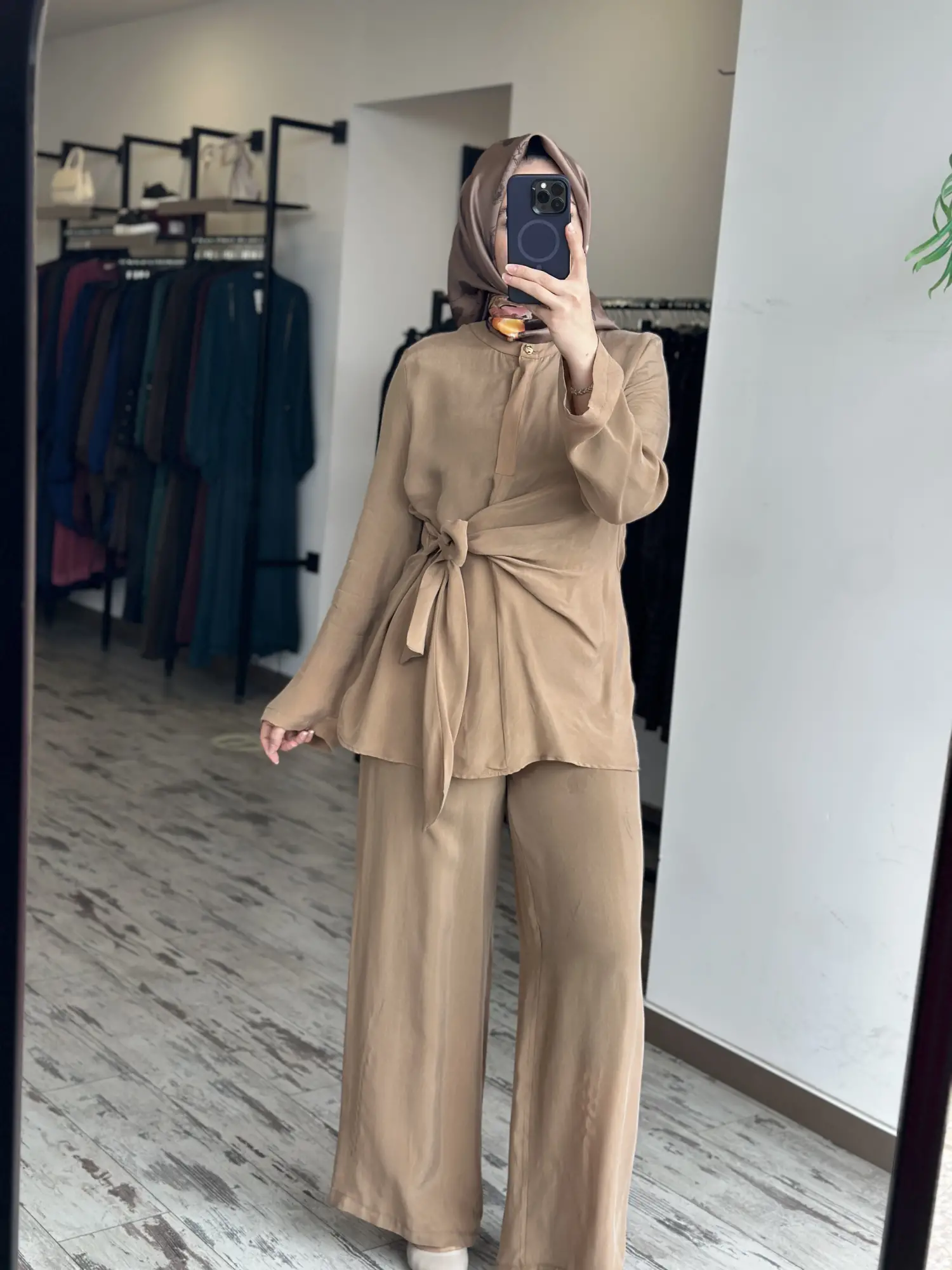 Clande Beli Bağlama Detaylı Patlı Cupra İpek Tunik Pantolon Takım