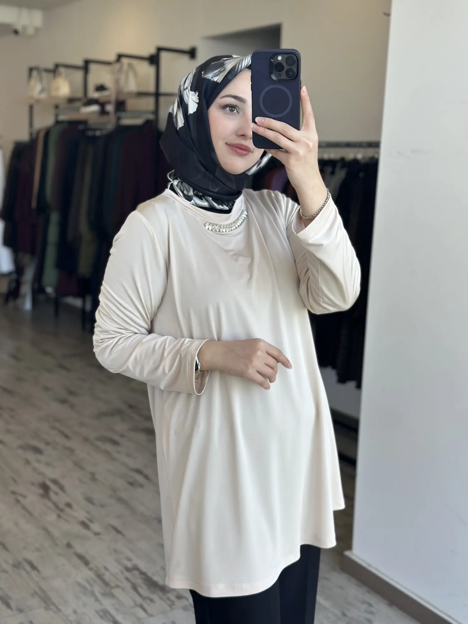 Vuu Yakası Taşlı Uzun Kollu Sandy Tunik