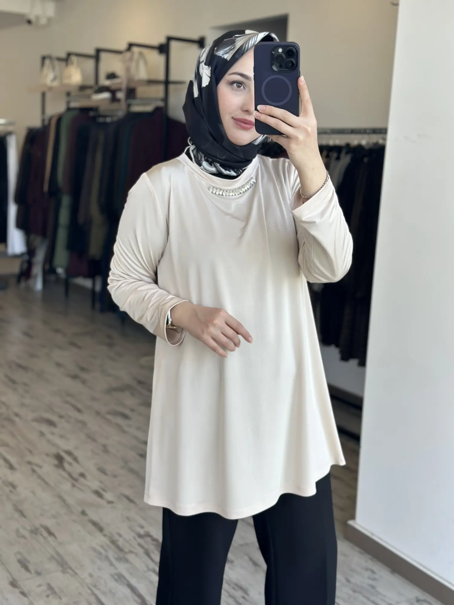 Vuu Yakası Taşlı Uzun Kollu Sandy Tunik