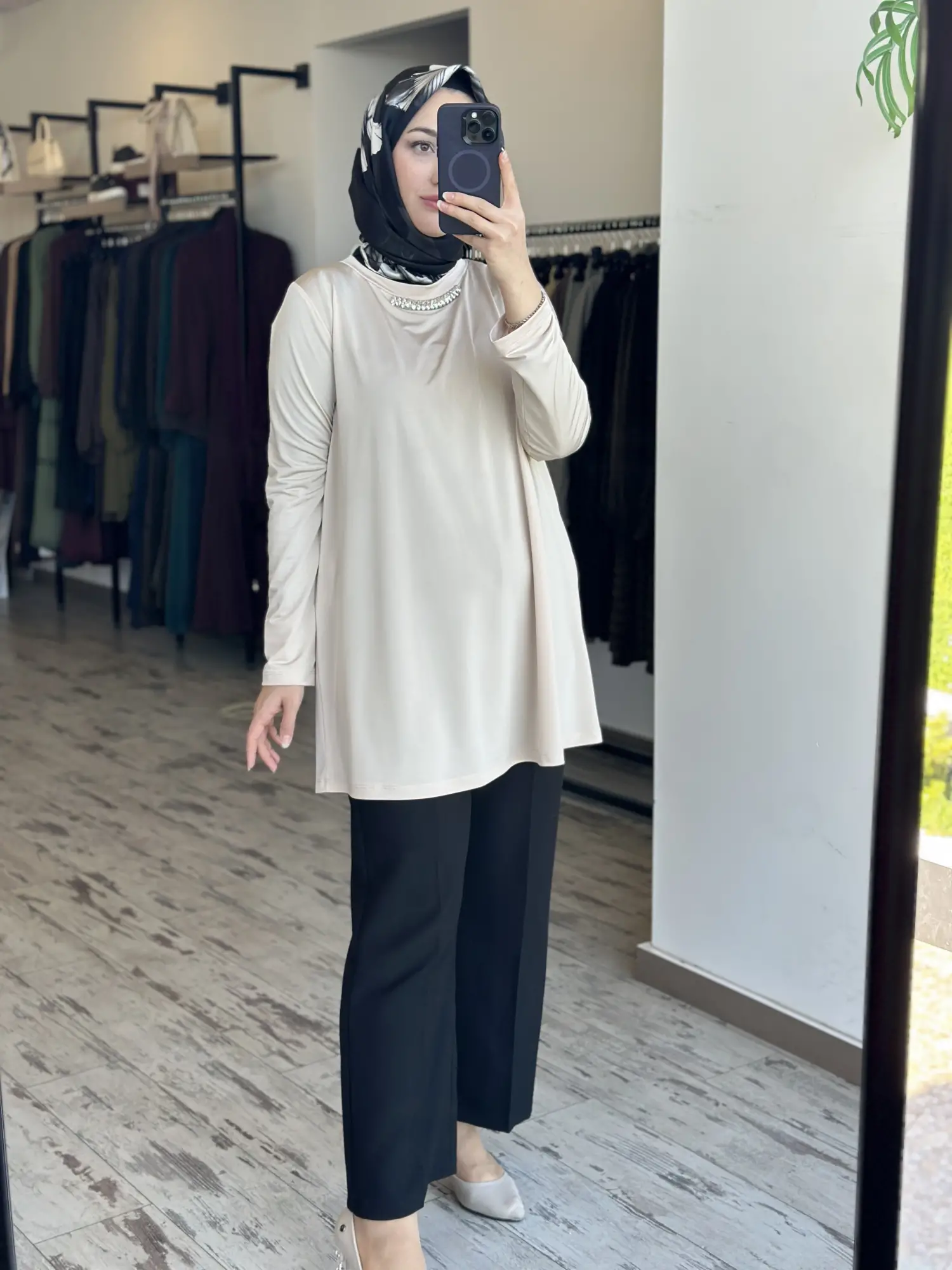 Vuu Yakası Taşlı Uzun Kollu Sandy Tunik