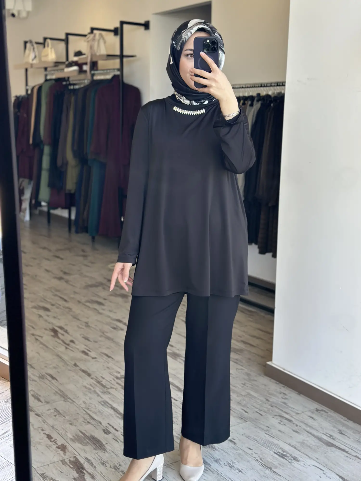 Vuu Yakası Taşlı Uzun Kollu Sandy Tunik