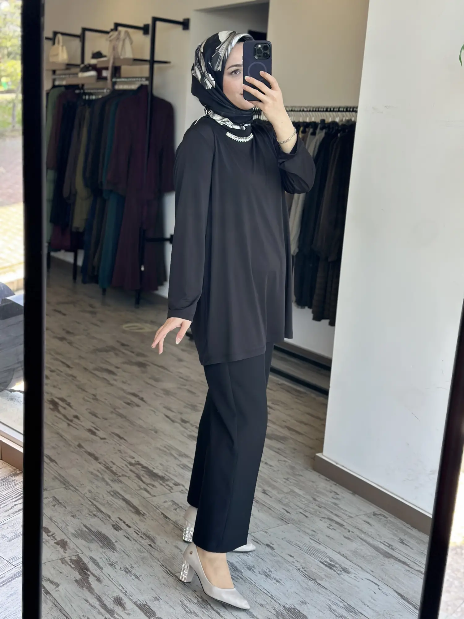 Vuu Yakası Taşlı Uzun Kollu Sandy Tunik