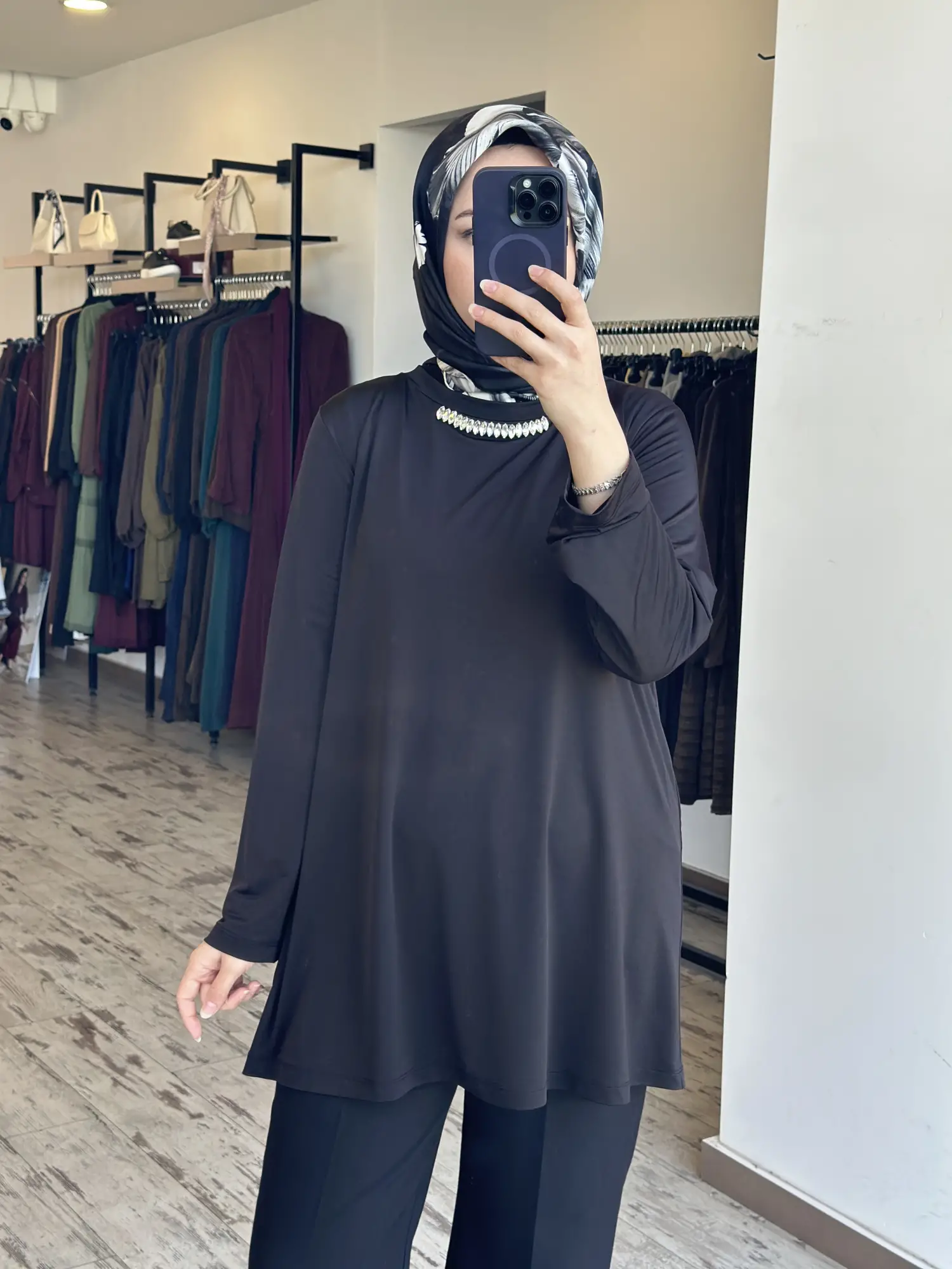 Vuu Yakası Taşlı Uzun Kollu Sandy Tunik