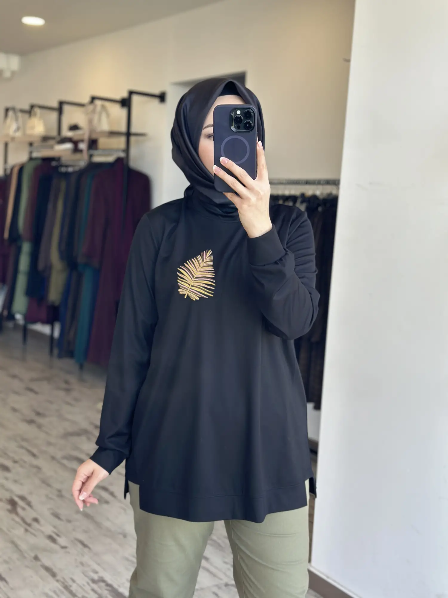 Kayra Yakası Nakış Detaylı Basic SweatShirt KA31019