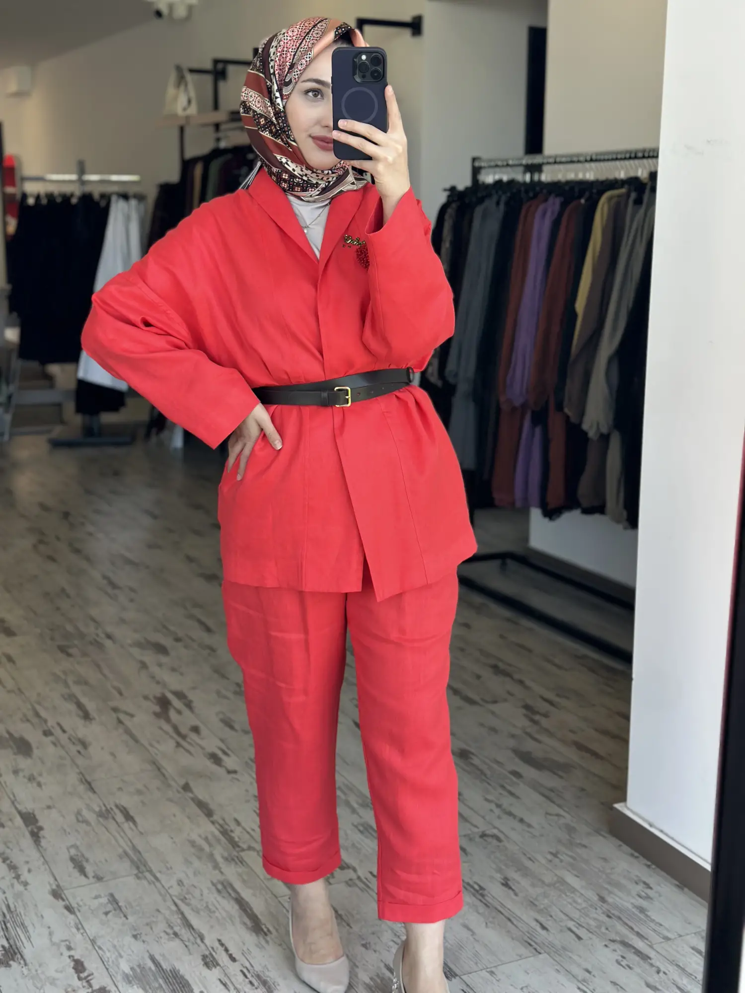 Vuu Broş Detaylı Kemerli Keten Ceket Pantolon Takım