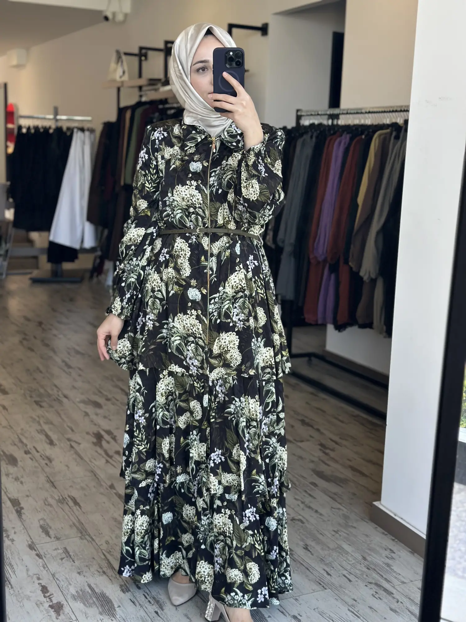 Vuu Çiçek Desenli Fermuar Detaylı Katlı Elbise