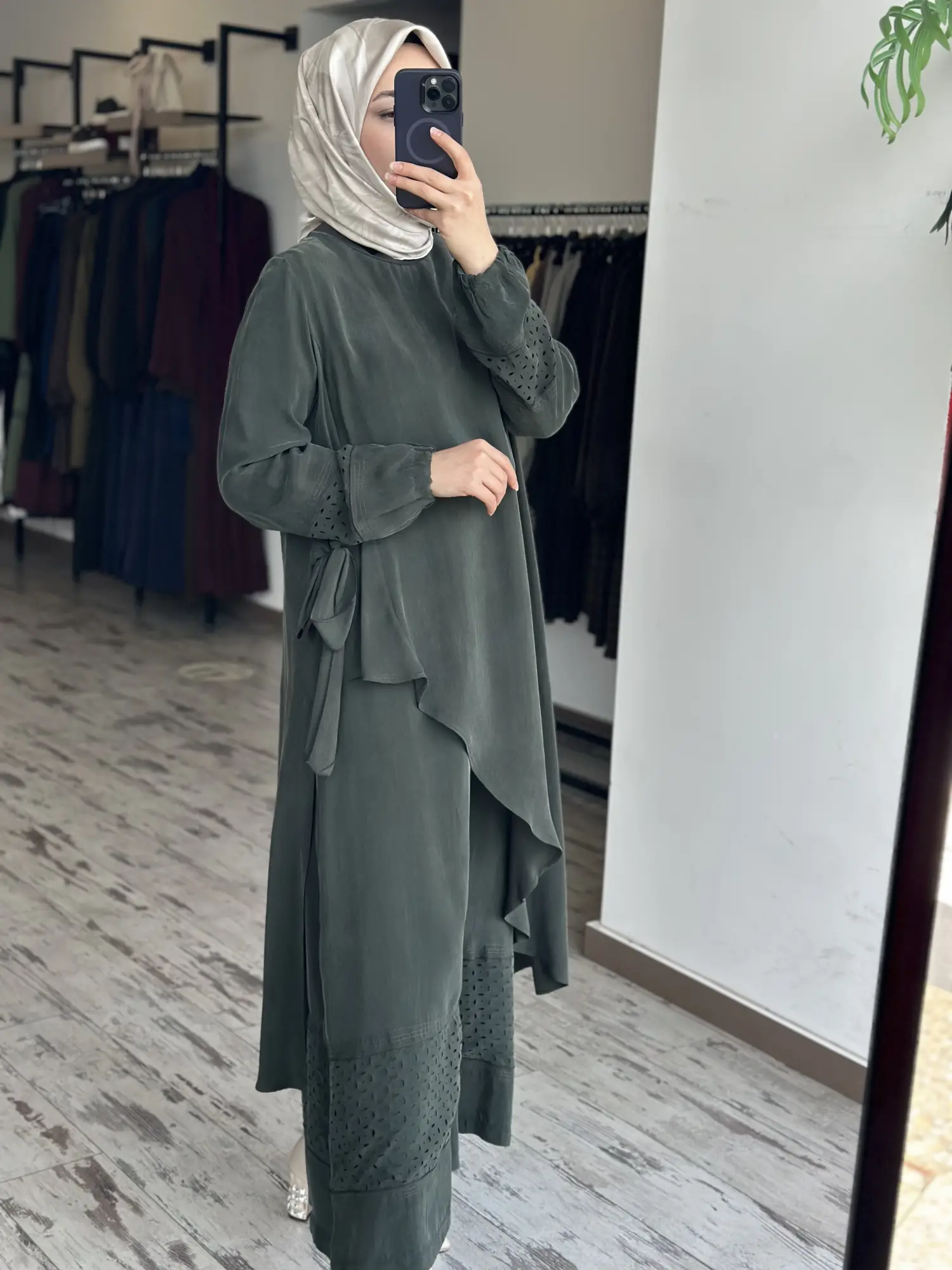 Misswhence Lazer Kesim Detaylı Asimetrik Cupra İpek Tunik Pantolon Takım 39003