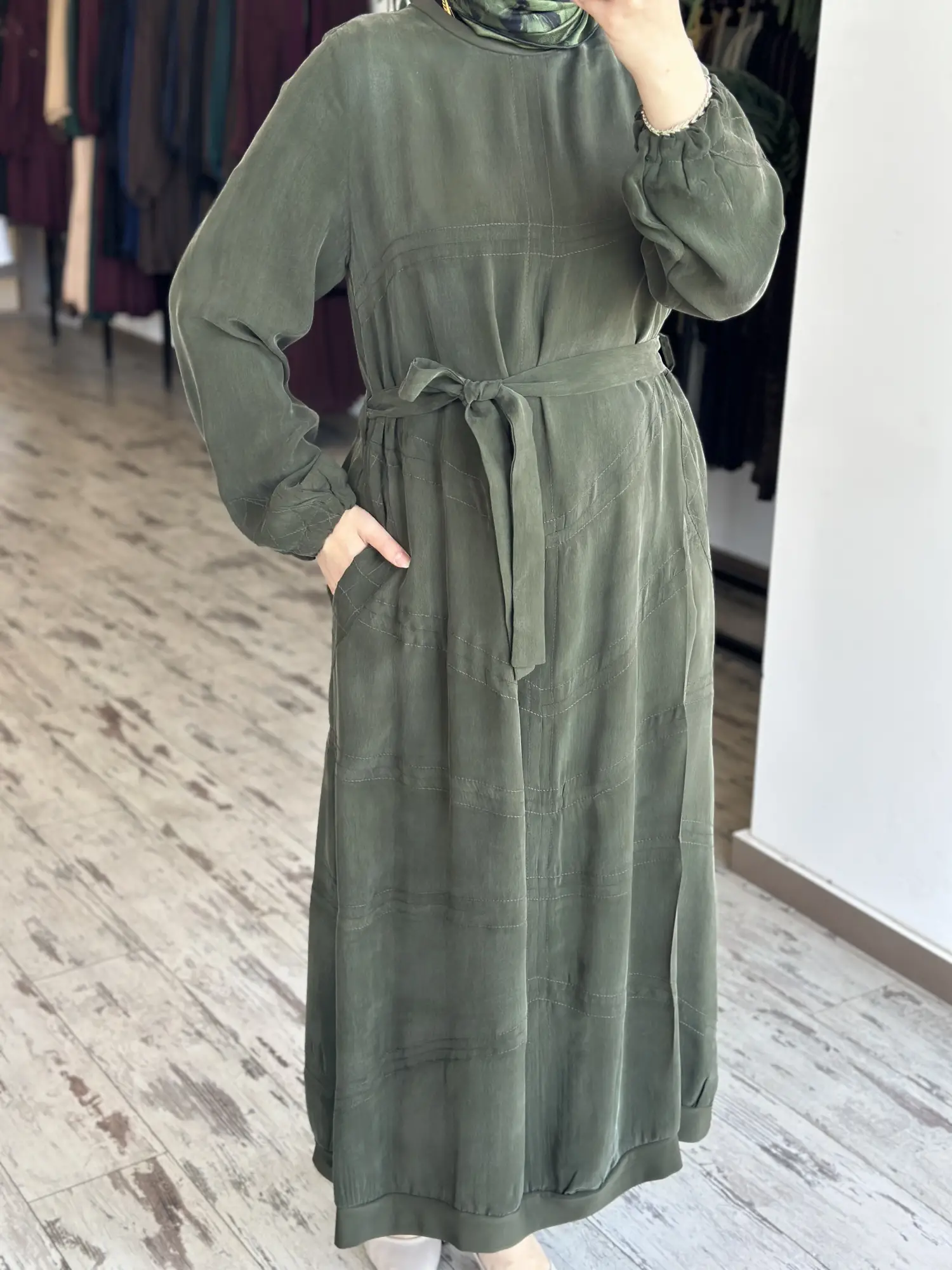 Misswhence Spor Dikiş Detaylı Cupra İpek Elbise 39800