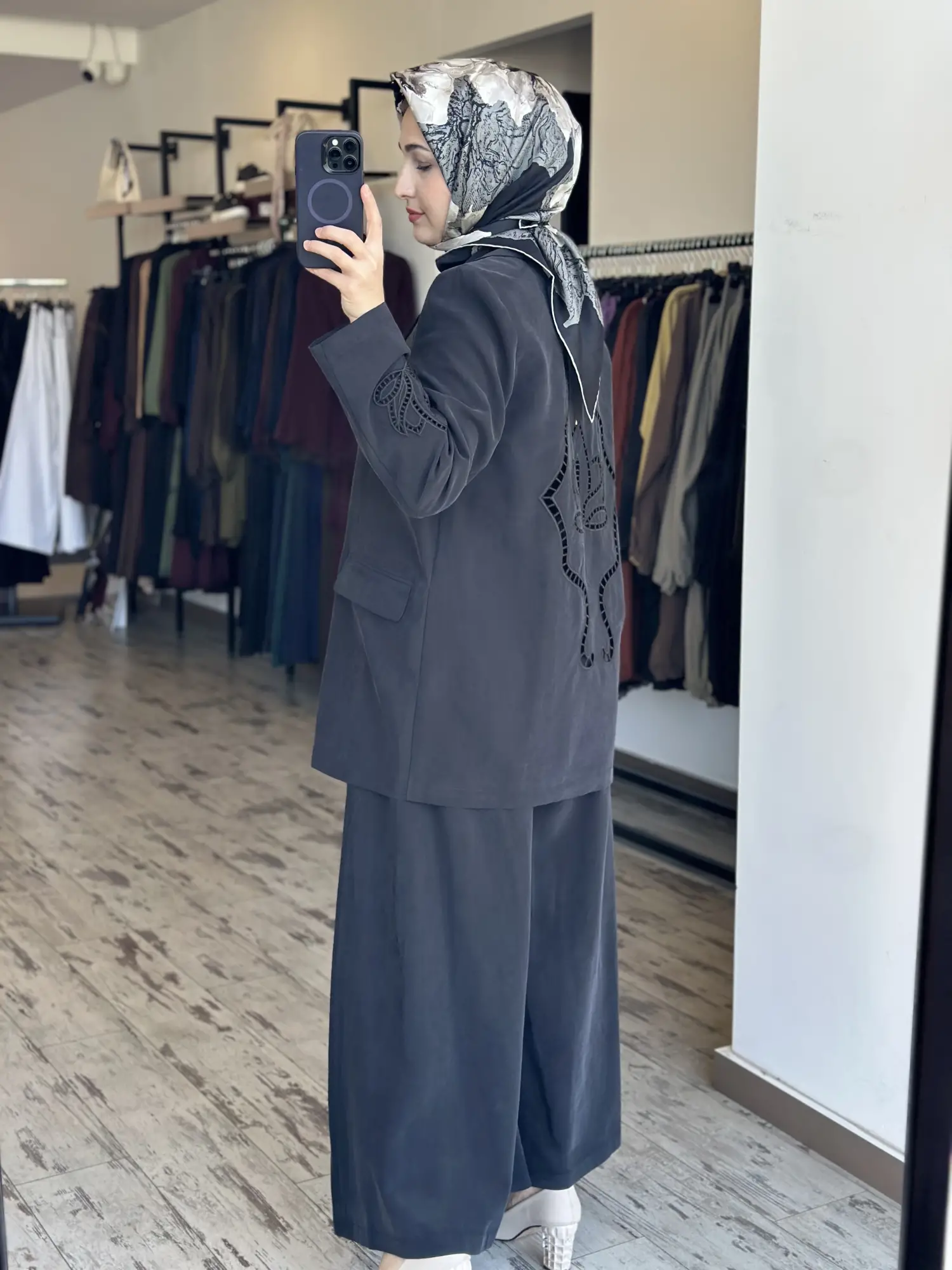 Kahma Sırtı ve Kolları Lazer Kesimli Ceket Pantolon Takım