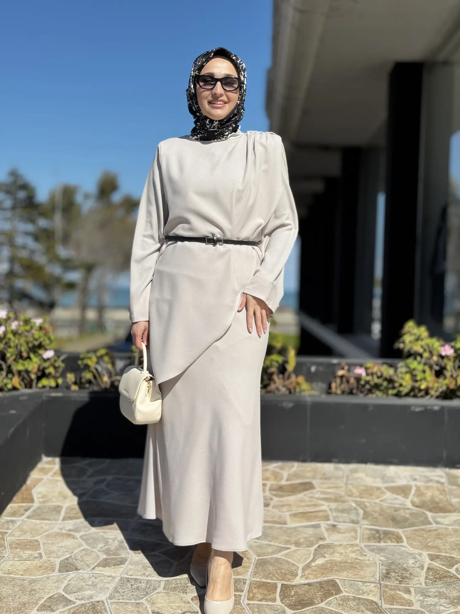 QooQ Store Drape ve Kapama Detaylı Şık Shin Bluz Etek Takım 26SS225