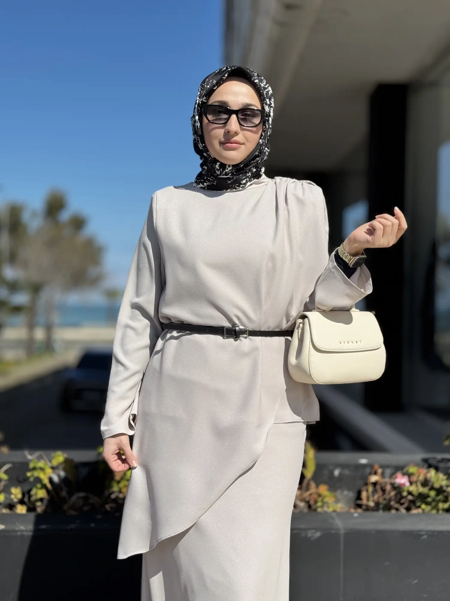 QooQ Store Drape ve Kapama Detaylı Şık Shin Bluz Etek Takım 26SS225