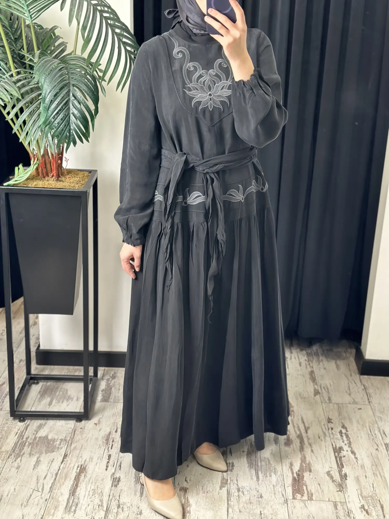 Misswhence  Nakış Detaylı Şal Aksesuarlı Cupra İpek Elbise 39820