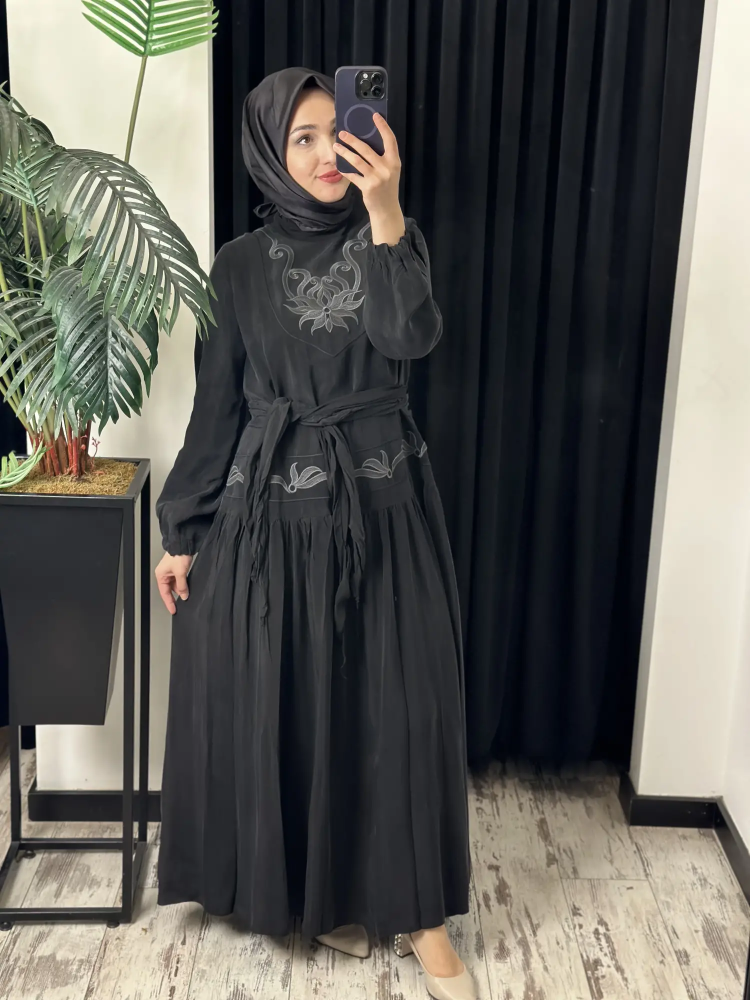 Misswhence  Nakış Detaylı Şal Aksesuarlı Cupra İpek Elbise 39820