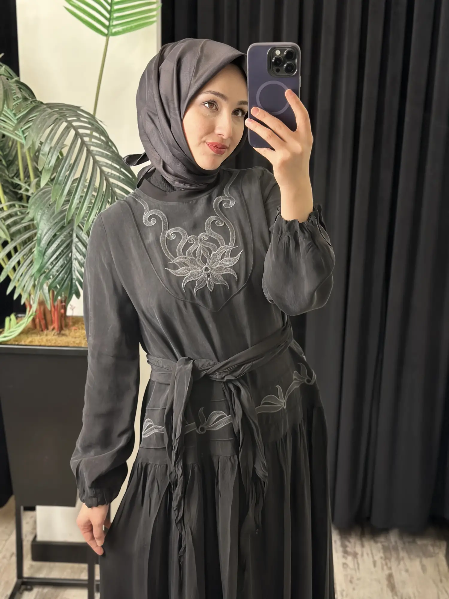 Misswhence  Nakış Detaylı Şal Aksesuarlı Cupra İpek Elbise 39820