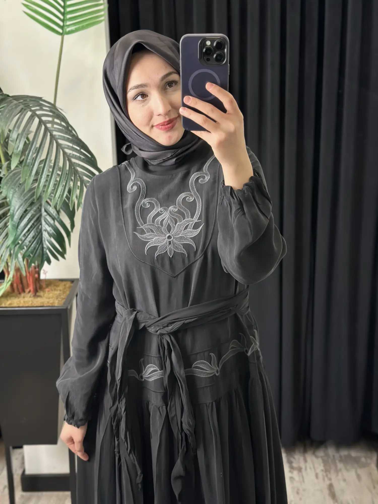 Misswhence  Nakış Detaylı Şal Aksesuarlı Cupra İpek Elbise 39820