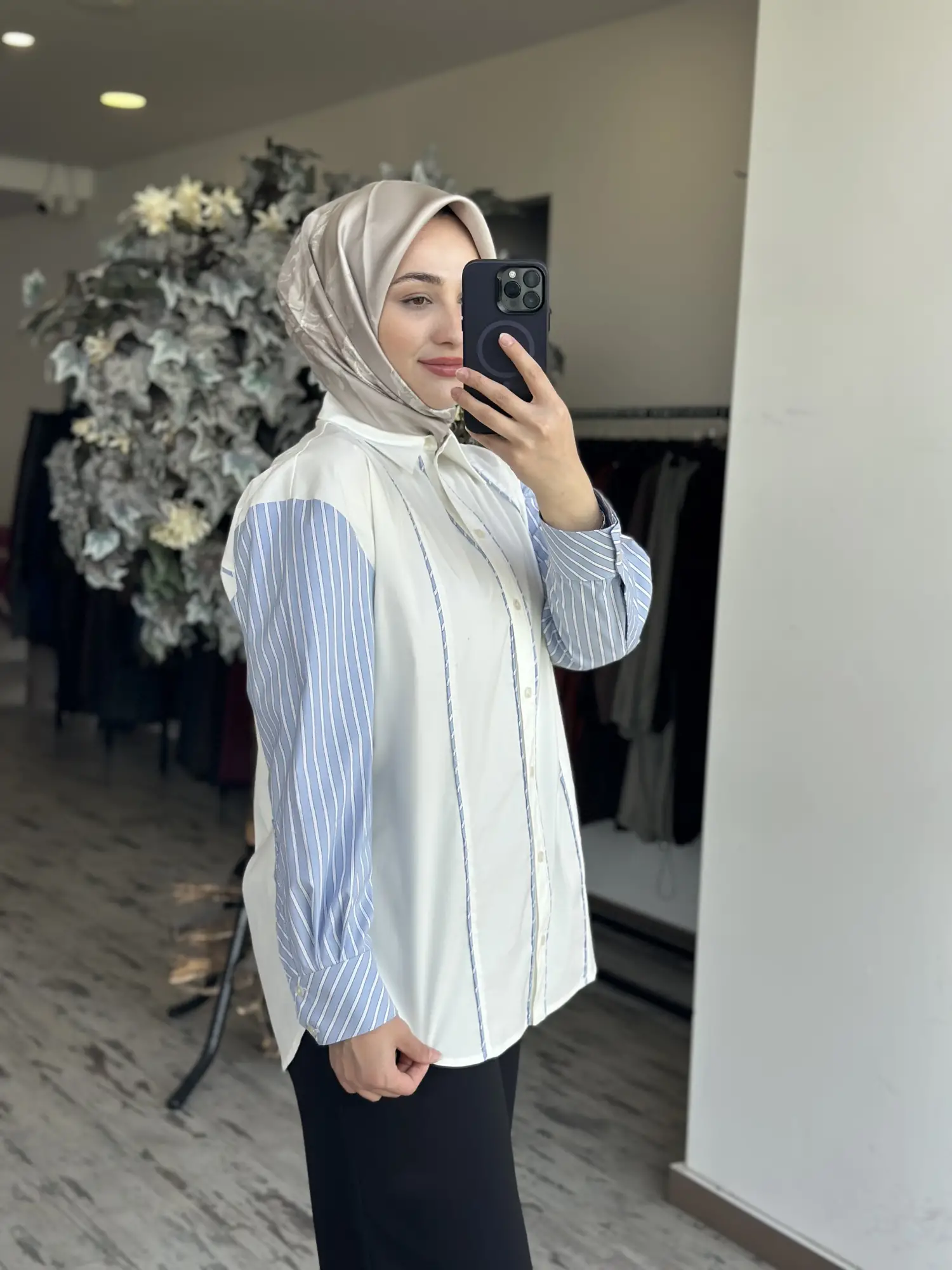 Clande Biyeli Çizgi Detaylı Poplin Gömlek