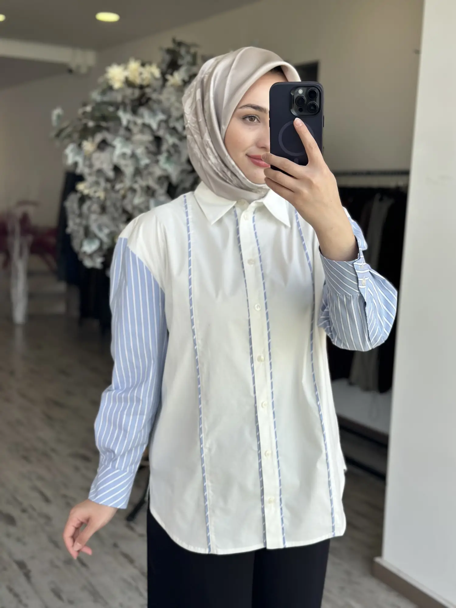 Clande Biyeli Çizgi Detaylı Poplin Gömlek