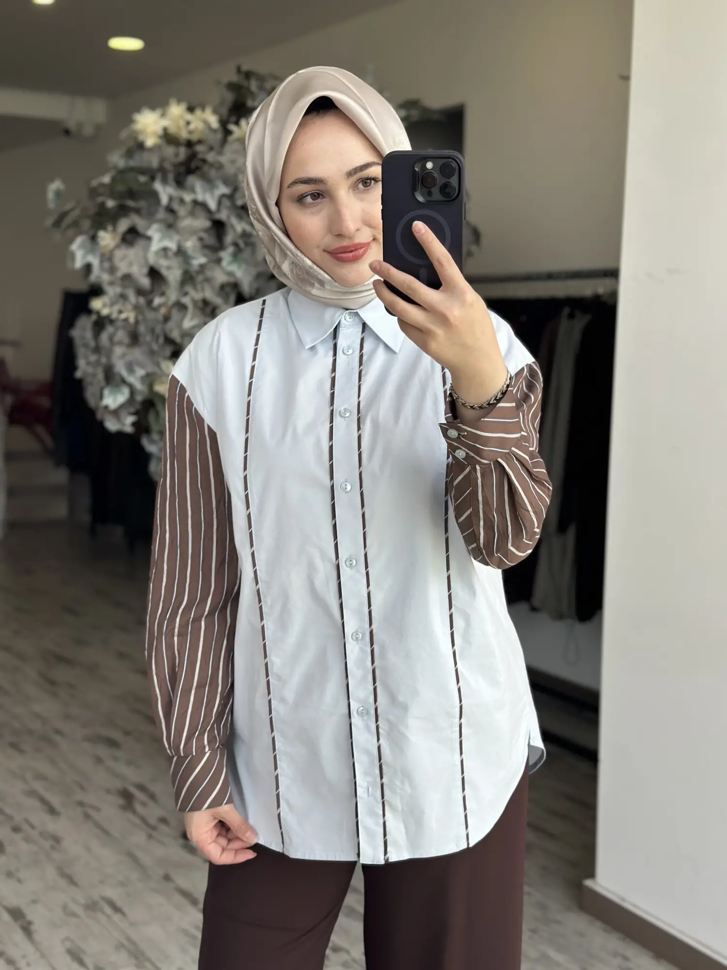 Clande Biyeli Çizgi Detaylı Poplin Gömlek