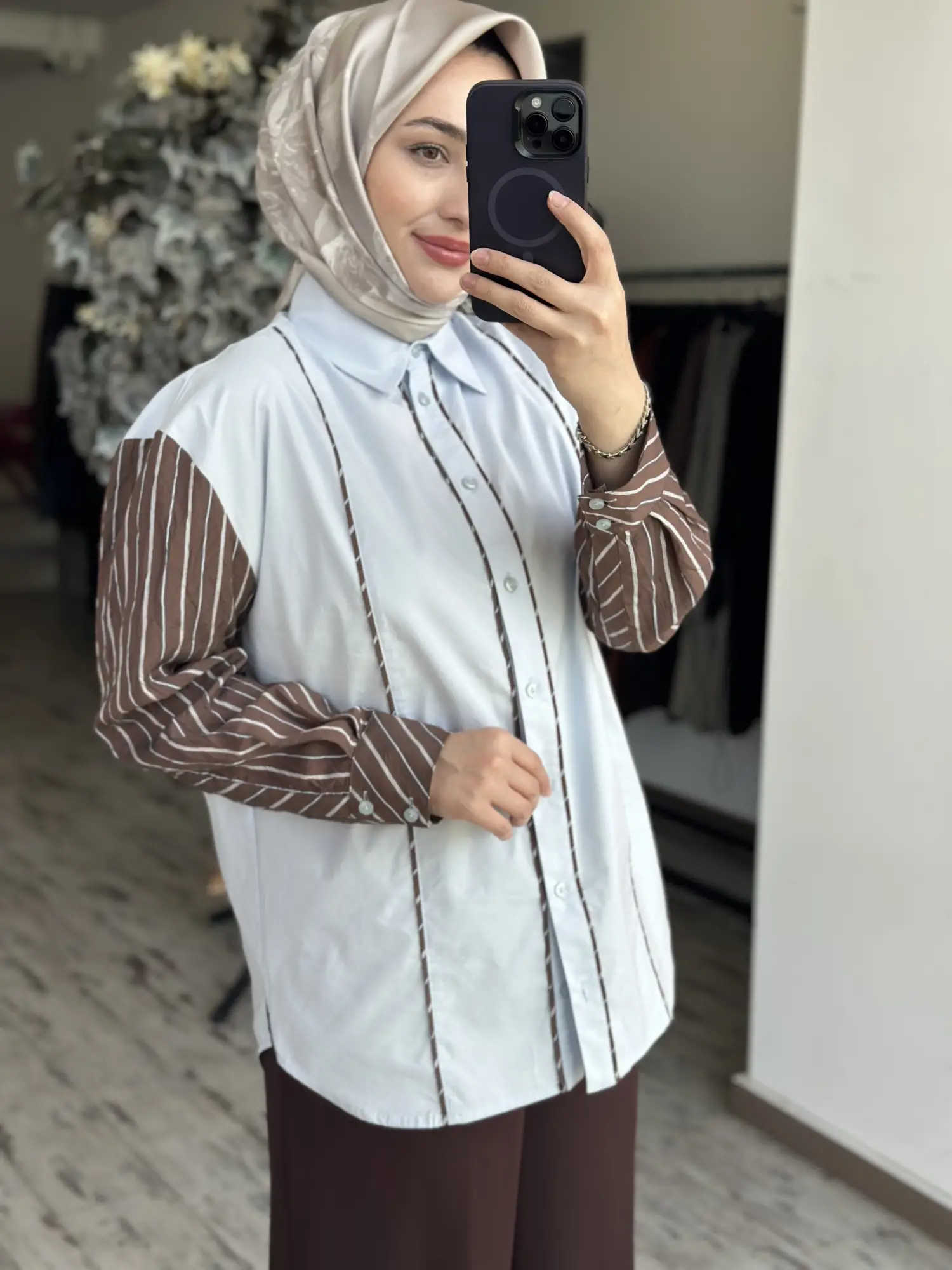 Clande Biyeli Çizgi Detaylı Poplin Gömlek
