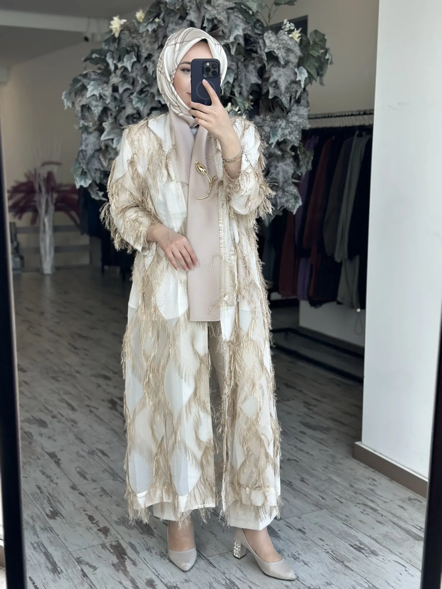 Vuu Püskül Detaylı Jakarlı Abaya
