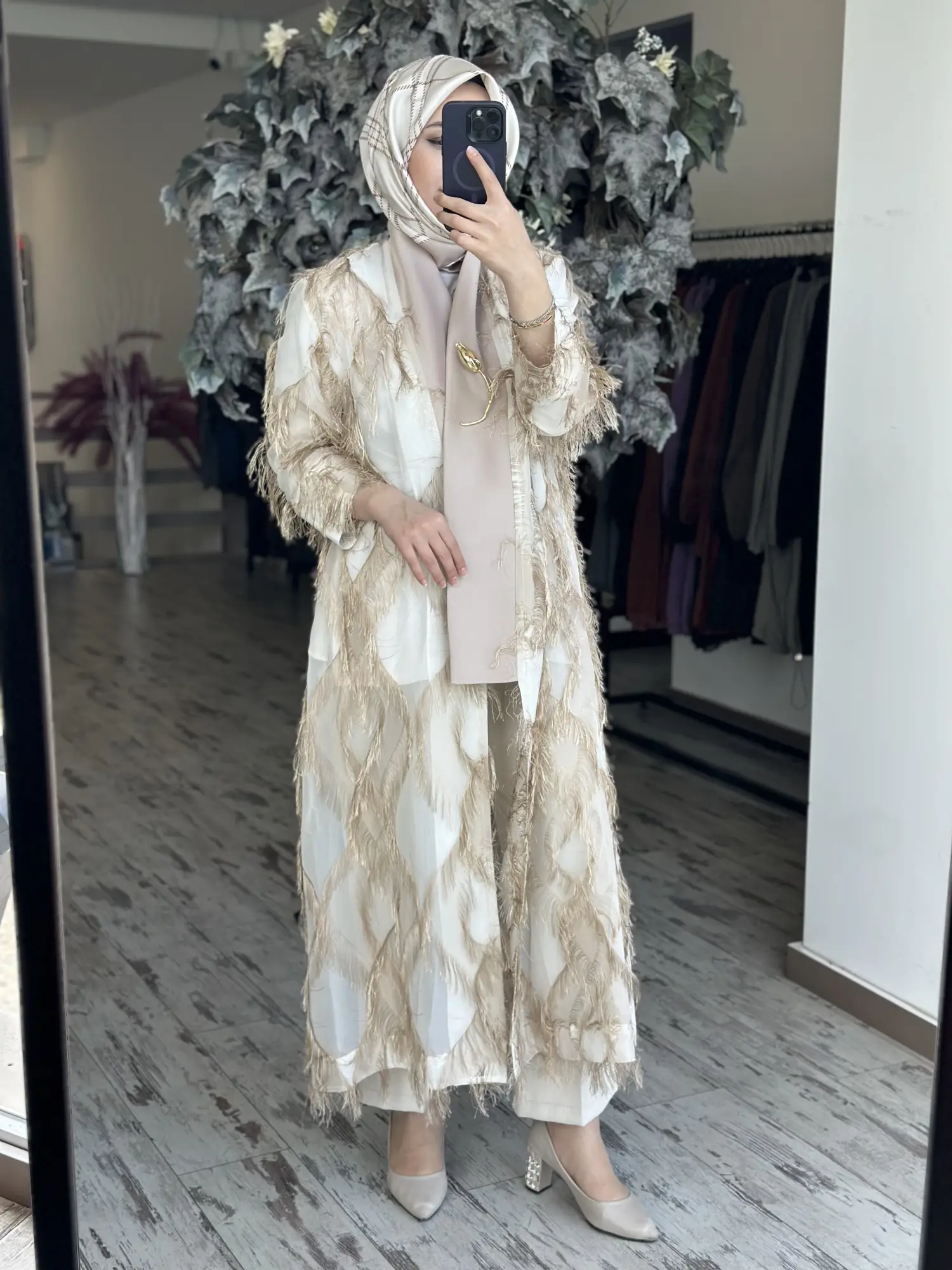 Vuu Püskül Detaylı Jakarlı Abaya
